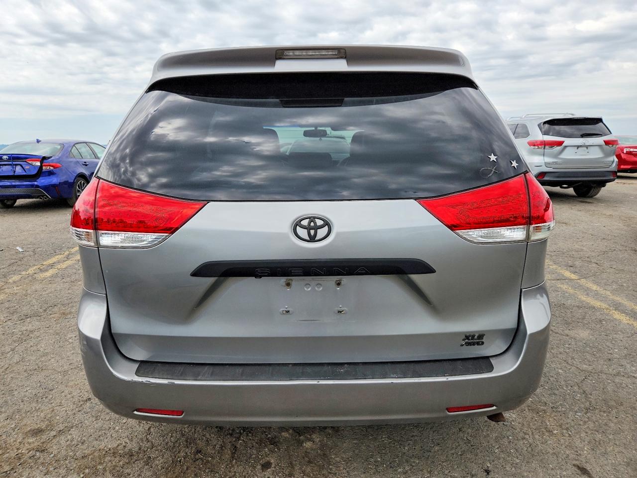 2012 Toyota Sienna Xle 7-passenger Silver vin: 5TDDK3DC0CS042364