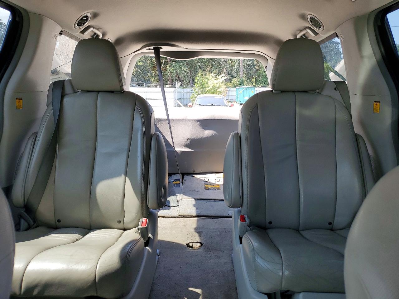 2013 Toyota Sienna Xle 7-passenger Silver vin: 5TDDK3DC0DS050661