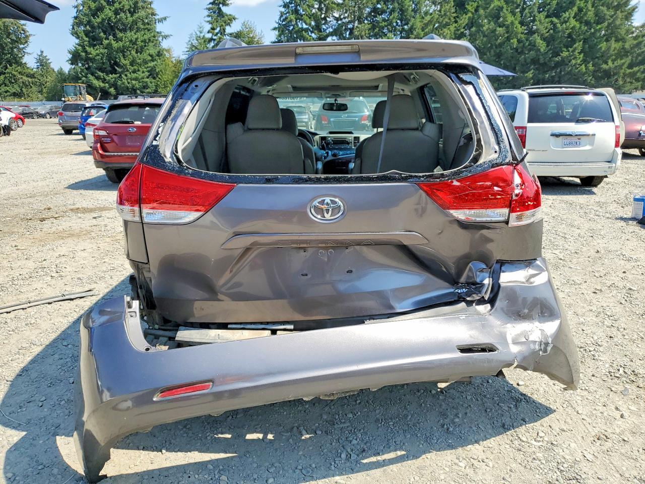 2013 Toyota Sienna Xle 7-passenger Silver vin: 5TDDK3DC0DS050661