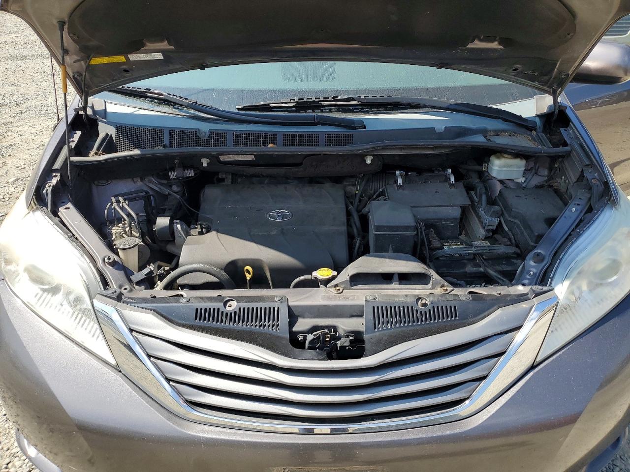 2013 Toyota Sienna Xle 7-passenger Silver vin: 5TDDK3DC0DS050661