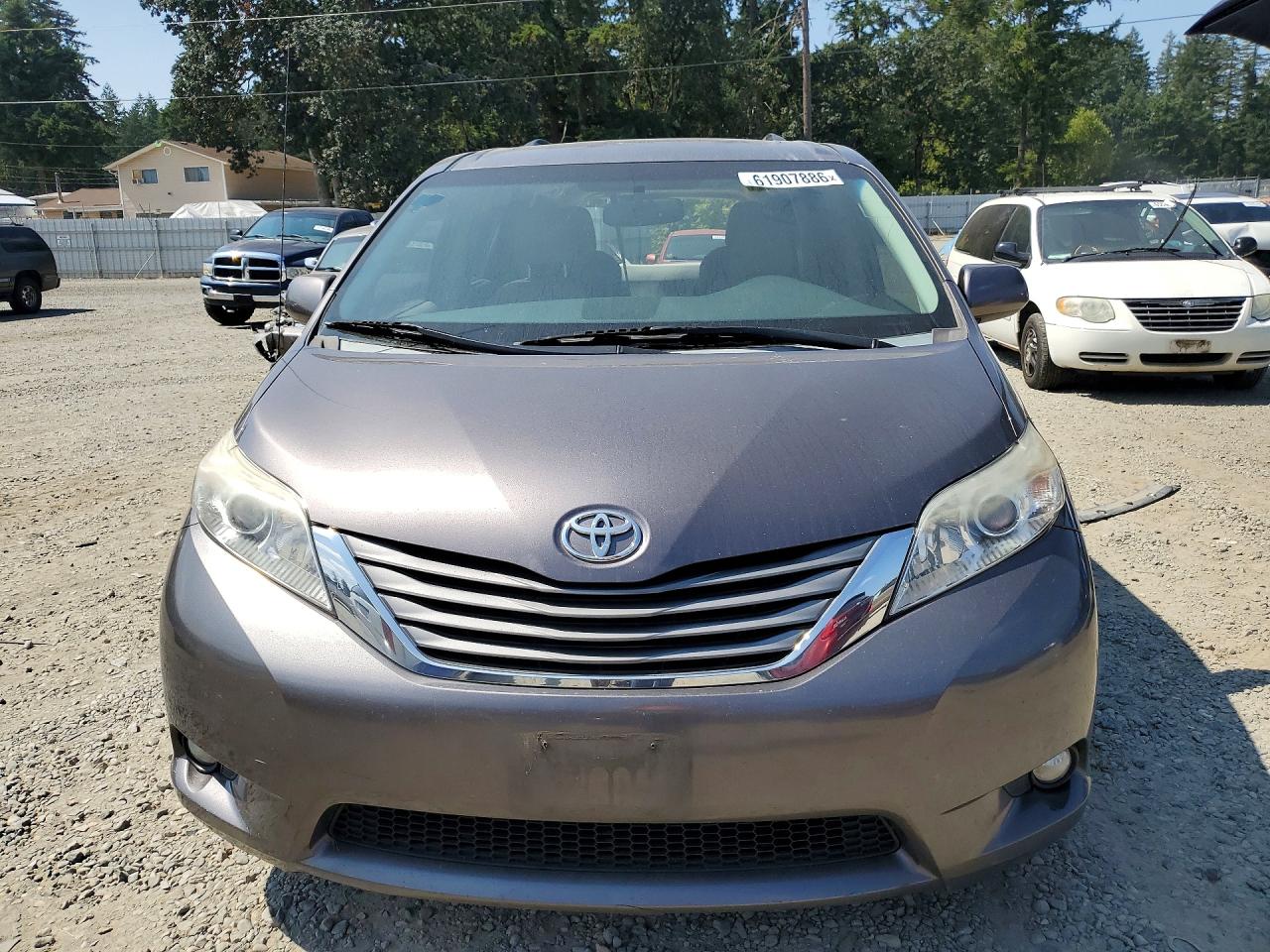 2013 Toyota Sienna Xle 7-passenger Silver vin: 5TDDK3DC0DS050661