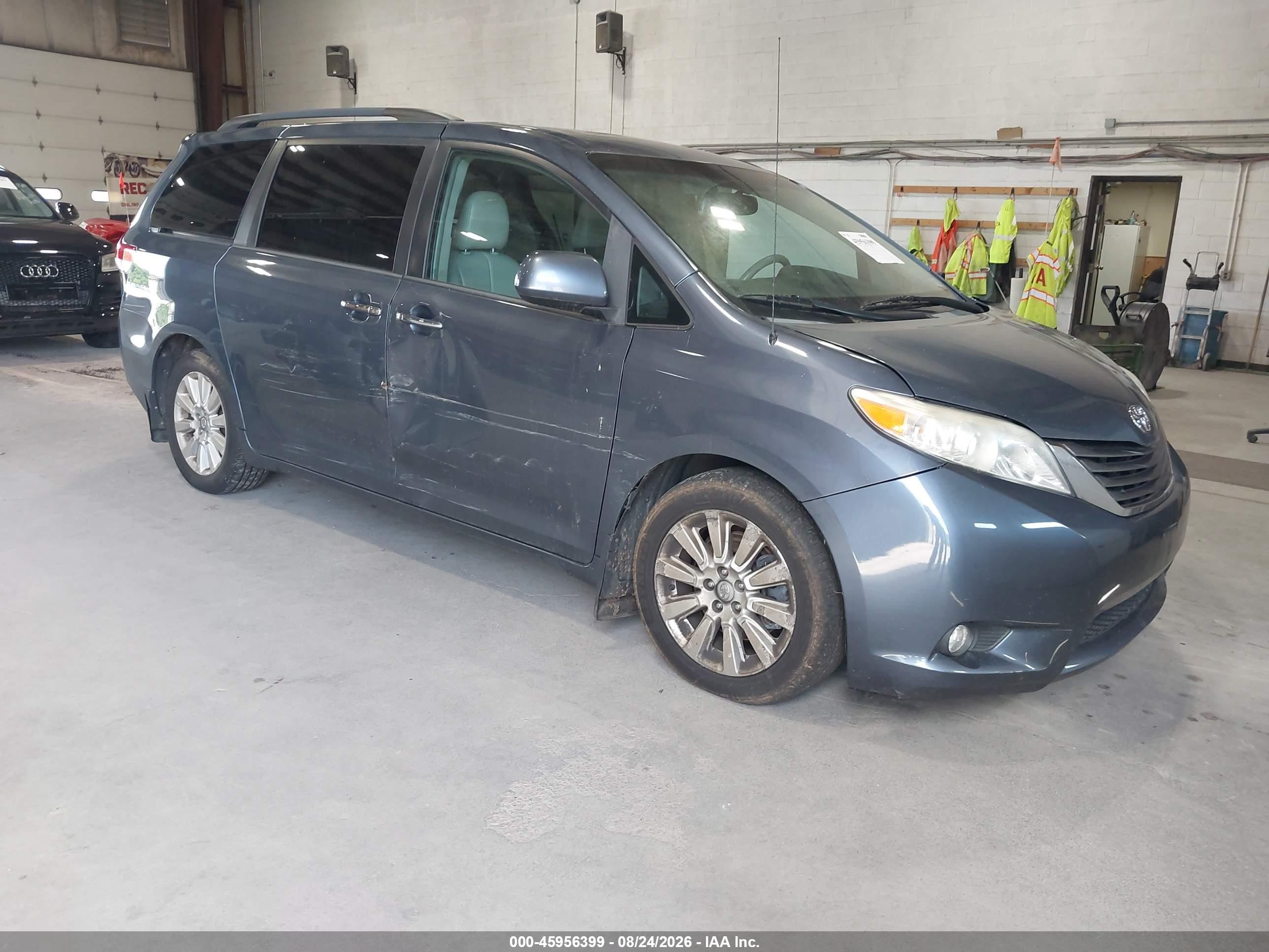 2013 Toyota Sienna Xle 7 Passenger Light Blue vin: 5TDDK3DC0DS056248