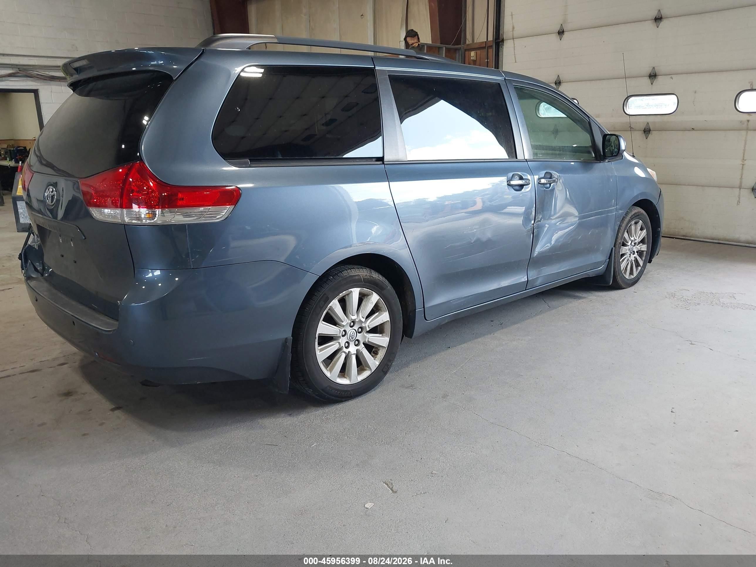 2013 Toyota Sienna Xle 7 Passenger Light Blue vin: 5TDDK3DC0DS056248