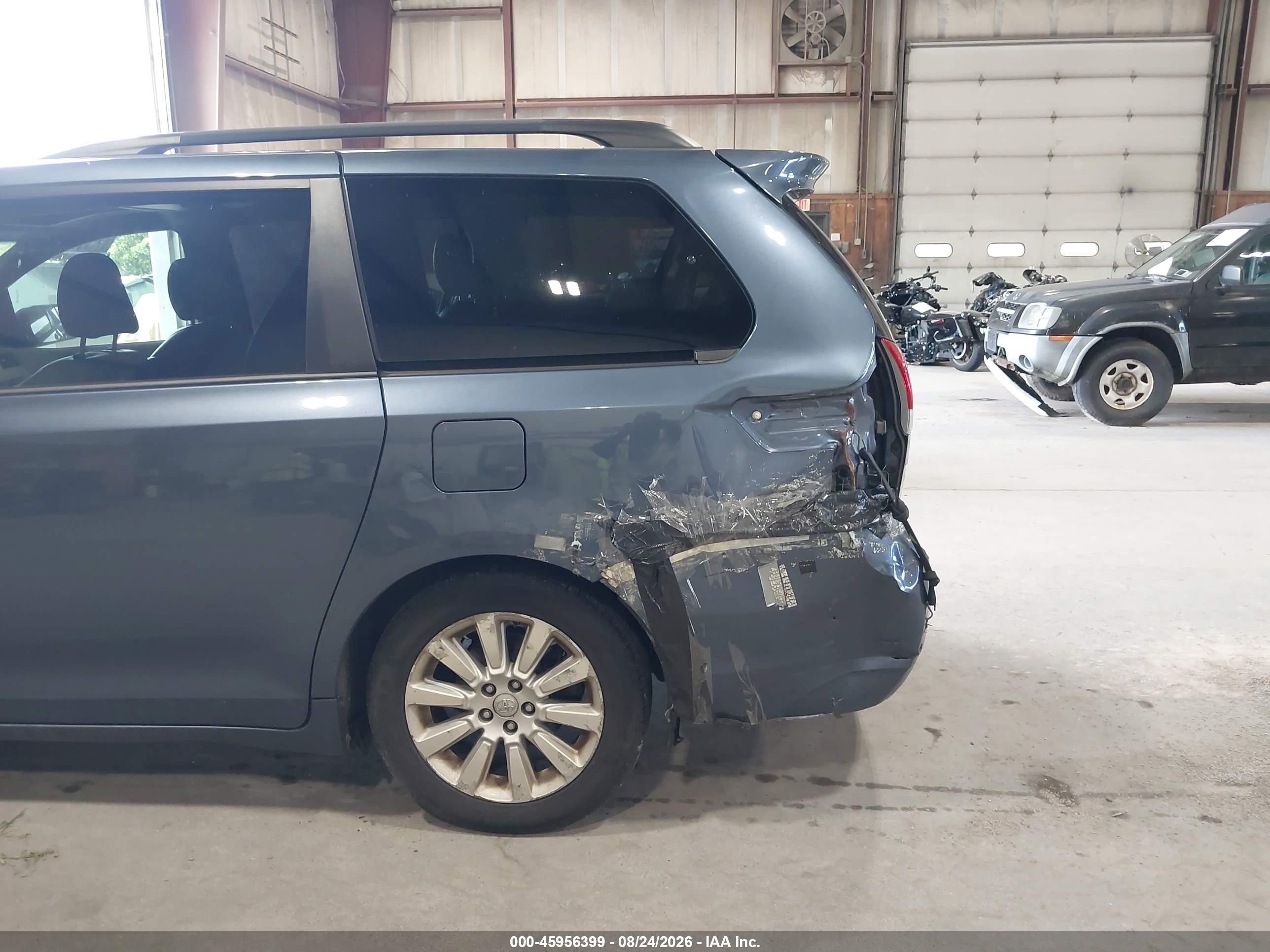2013 Toyota Sienna Xle 7 Passenger Light Blue vin: 5TDDK3DC0DS056248