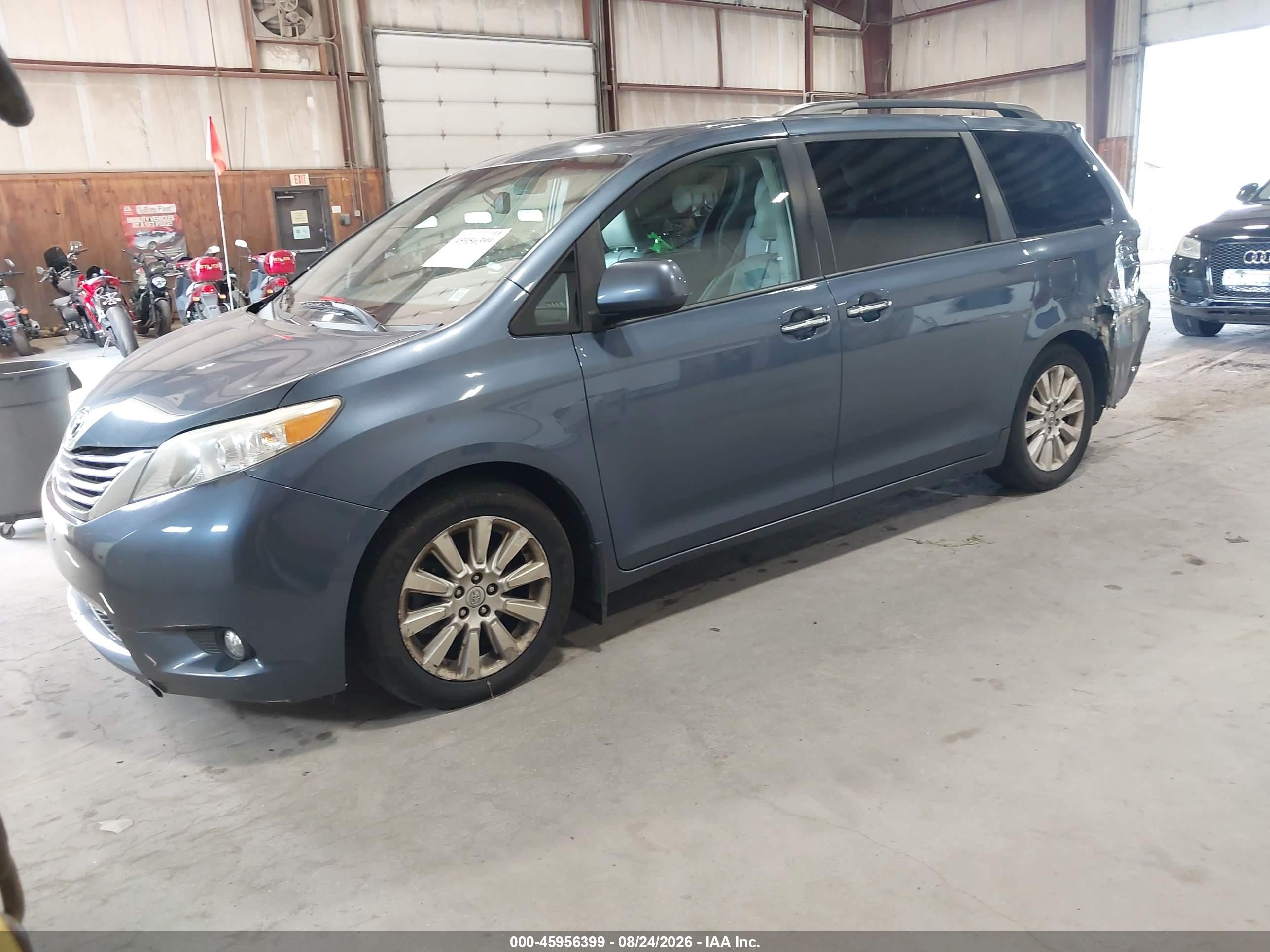 2013 Toyota Sienna Xle 7 Passenger Light Blue vin: 5TDDK3DC0DS056248