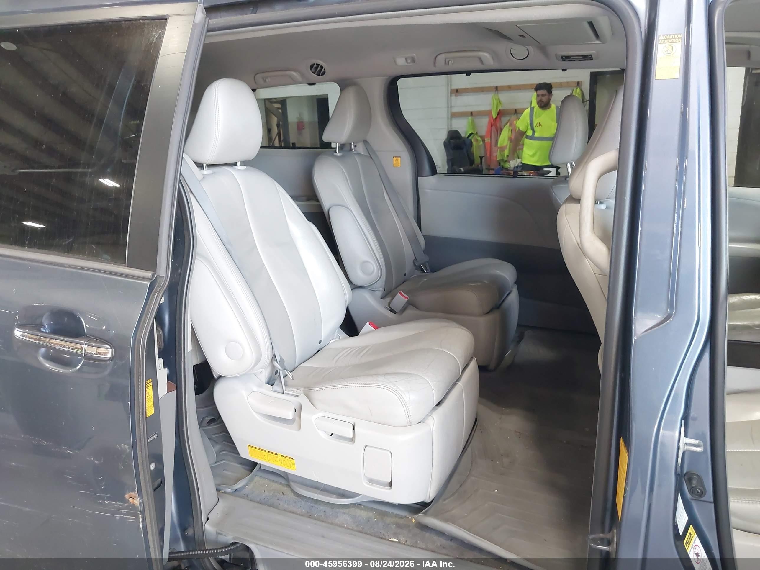 2013 Toyota Sienna Xle 7 Passenger Light Blue vin: 5TDDK3DC0DS056248