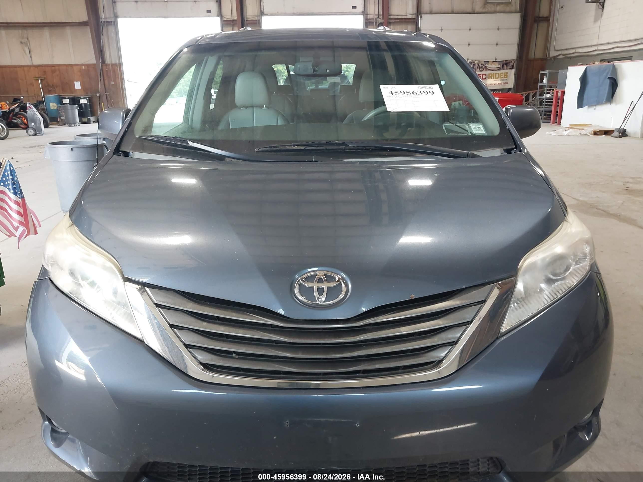 2013 Toyota Sienna Xle 7 Passenger Light Blue vin: 5TDDK3DC0DS056248