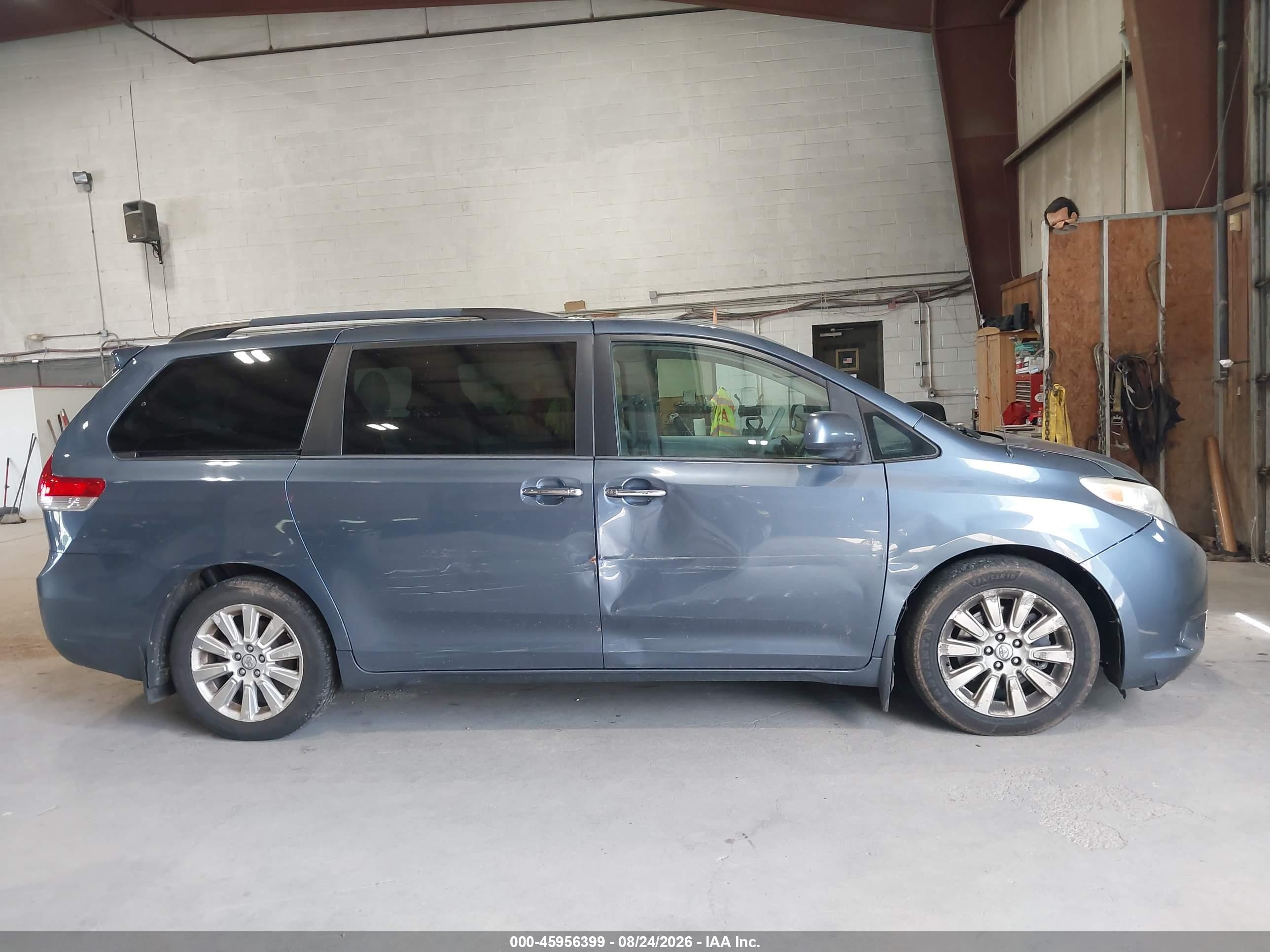 2013 Toyota Sienna Xle 7 Passenger Light Blue vin: 5TDDK3DC0DS056248