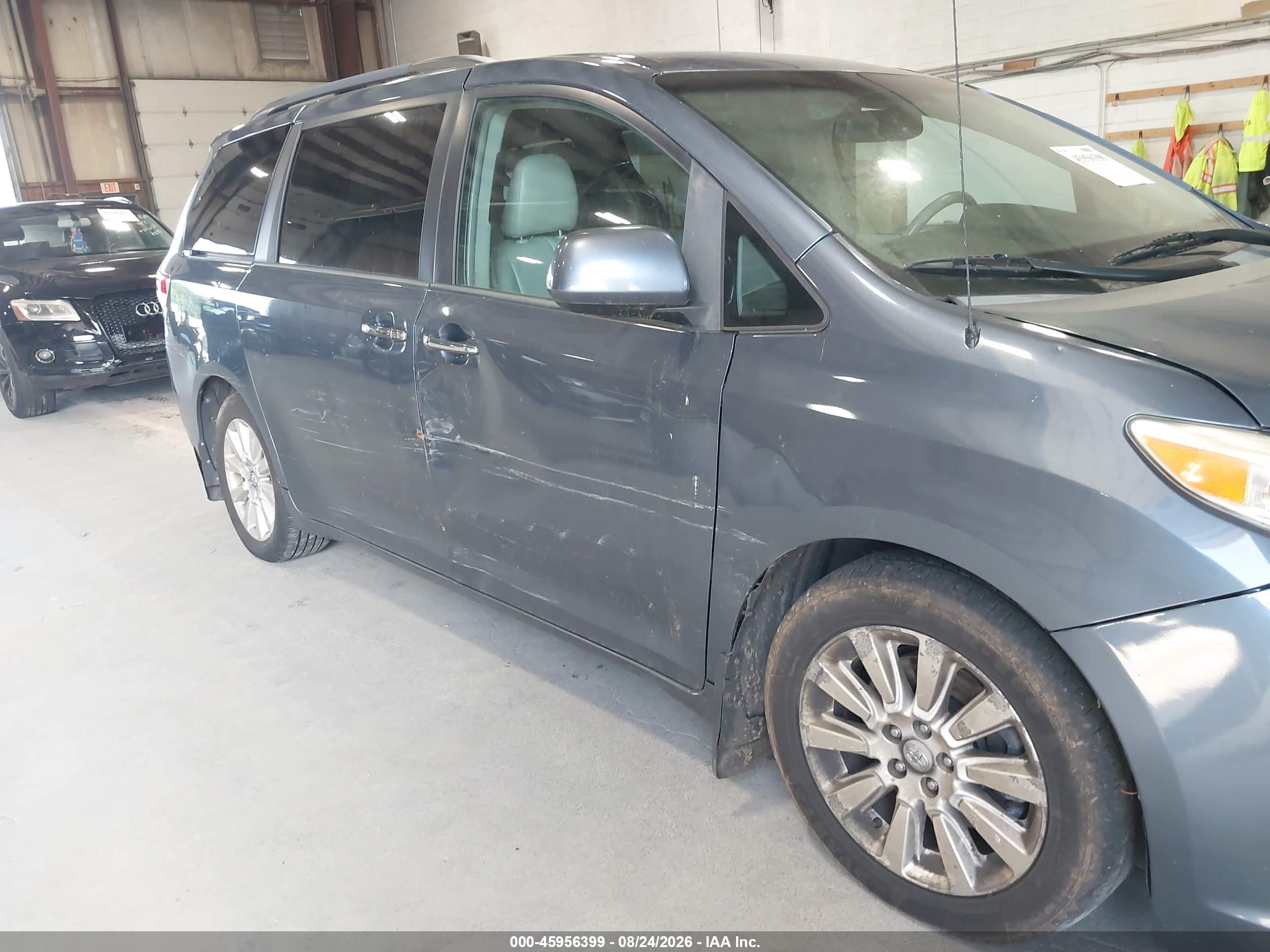 2013 Toyota Sienna Xle 7 Passenger Light Blue vin: 5TDDK3DC0DS056248