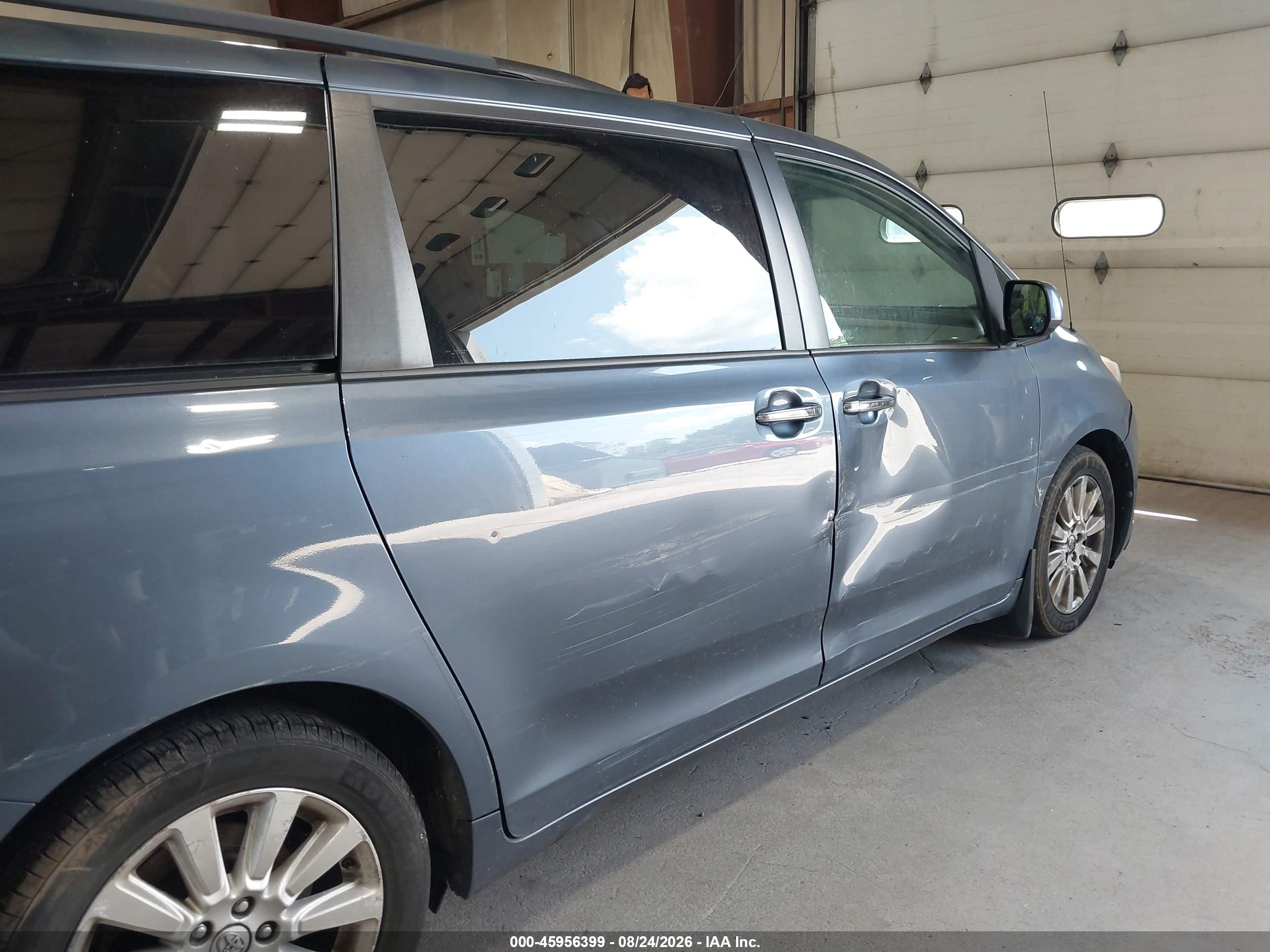 2013 Toyota Sienna Xle 7 Passenger Light Blue vin: 5TDDK3DC0DS056248
