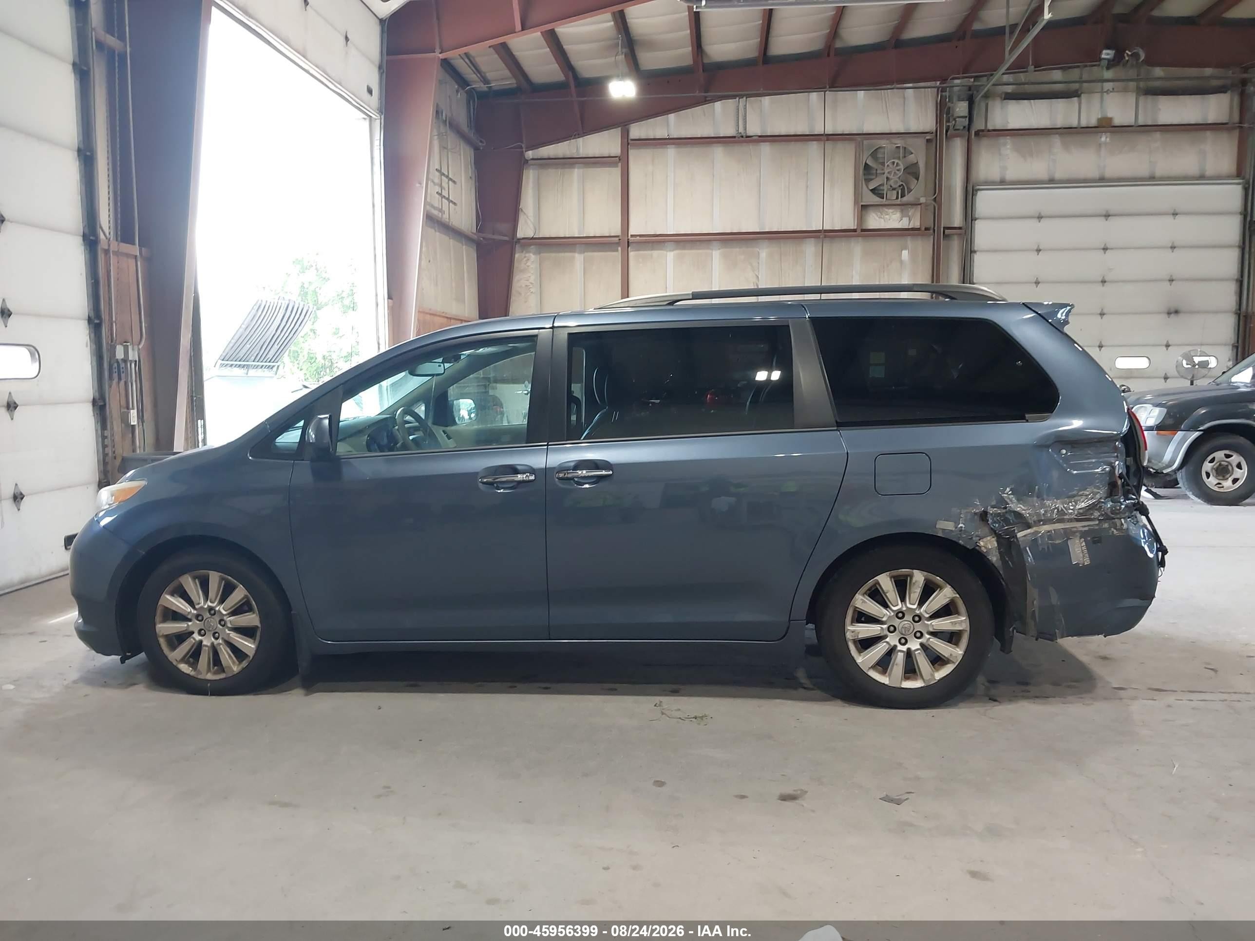 2013 Toyota Sienna Xle 7 Passenger Light Blue vin: 5TDDK3DC0DS056248