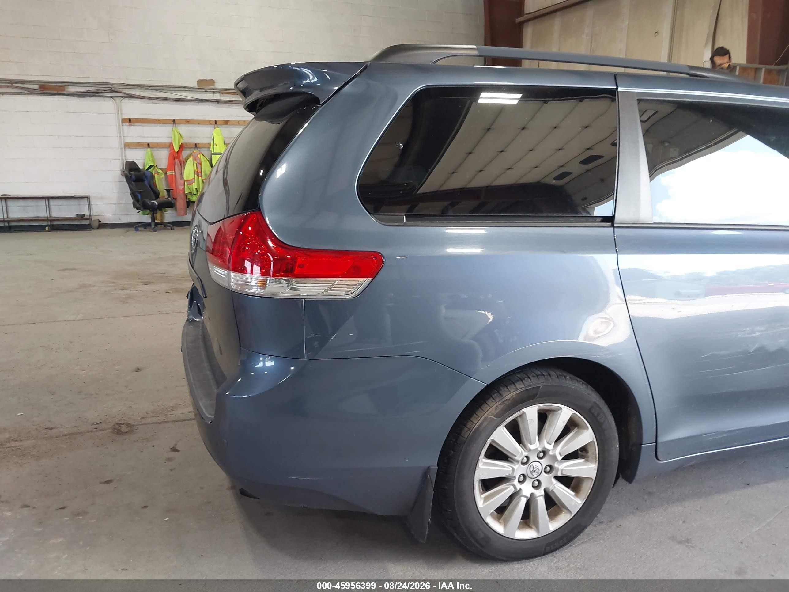 2013 Toyota Sienna Xle 7 Passenger Light Blue vin: 5TDDK3DC0DS056248