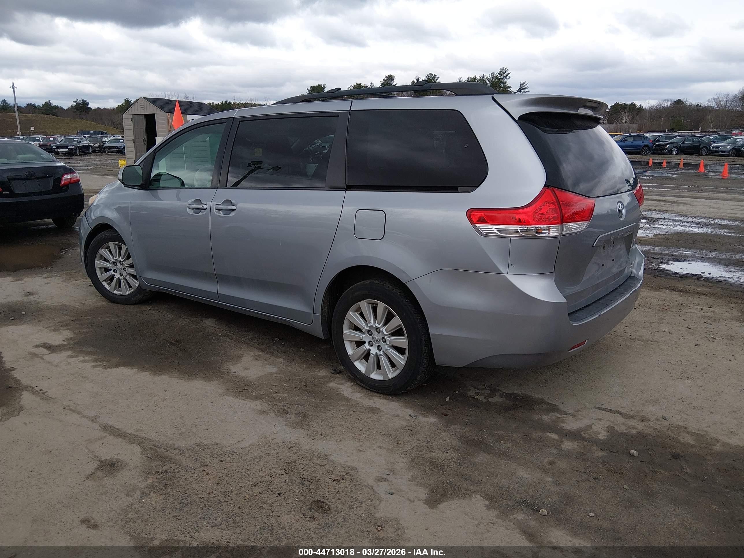 2013 Toyota Sienna Xle 7 Passenger Silver vin: 5TDDK3DC0DS057075