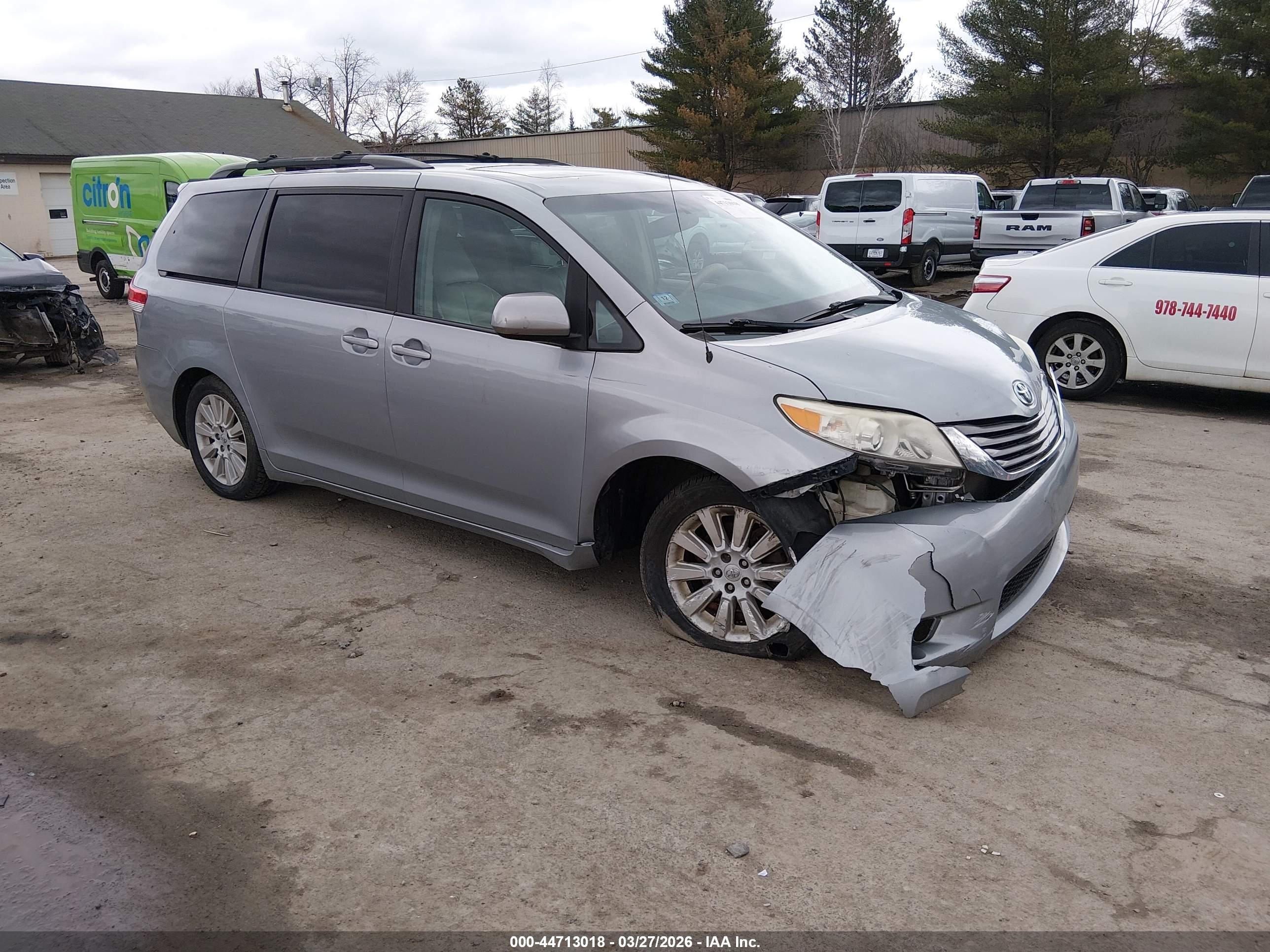 2013 Toyota Sienna Xle 7 Passenger Silver vin: 5TDDK3DC0DS057075