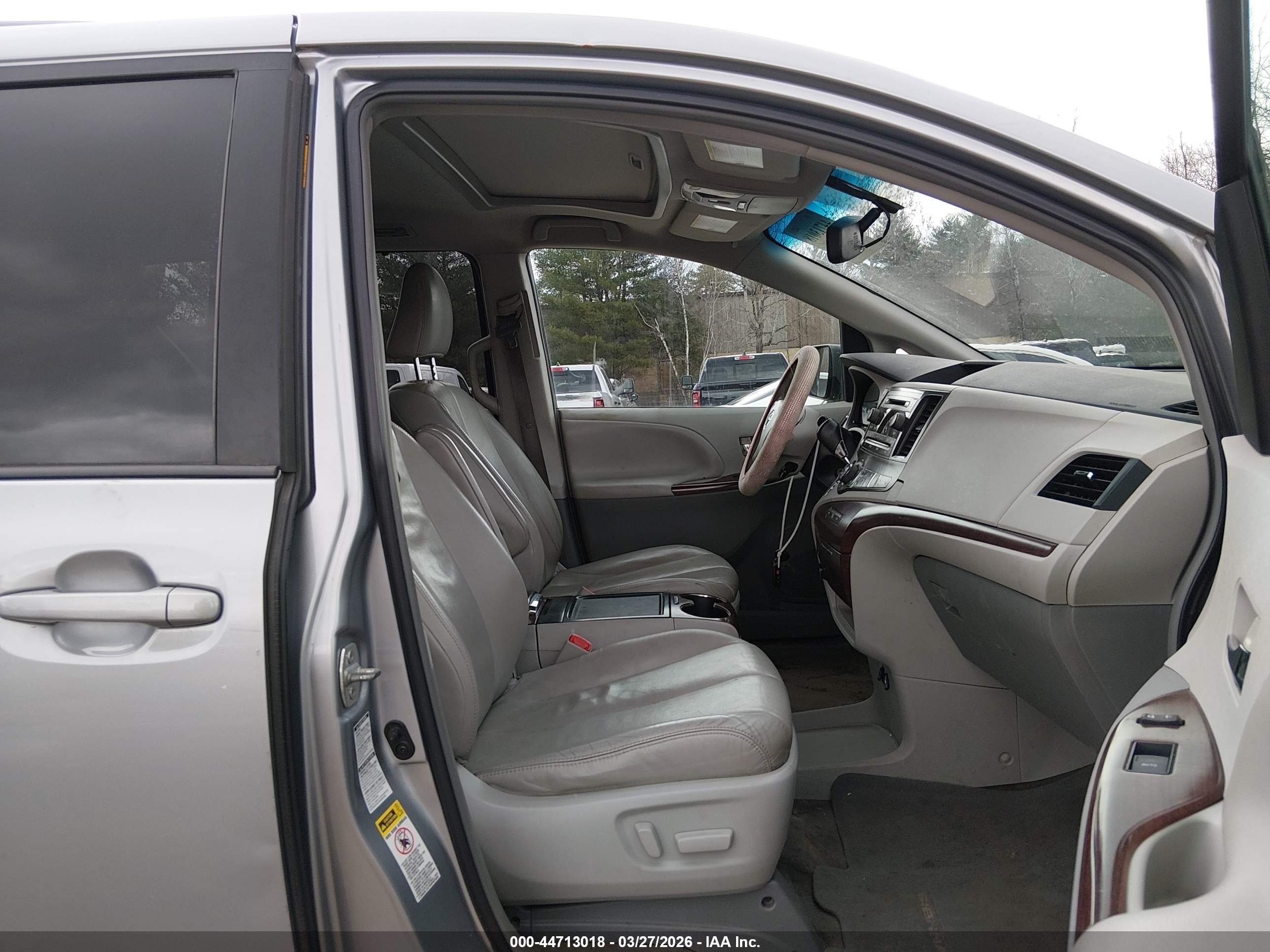2013 Toyota Sienna Xle 7 Passenger Silver vin: 5TDDK3DC0DS057075