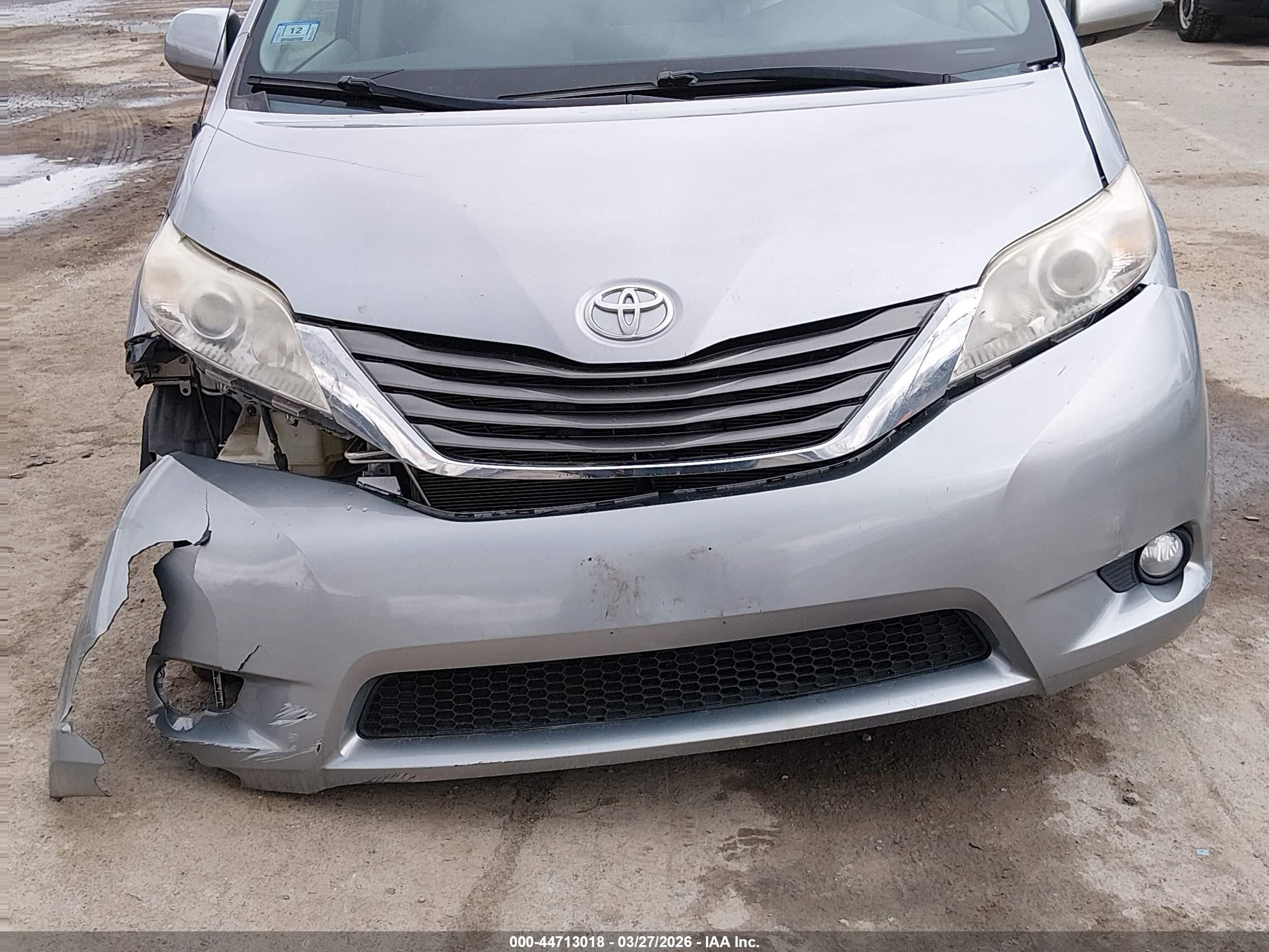 2013 Toyota Sienna Xle 7 Passenger Silver vin: 5TDDK3DC0DS057075
