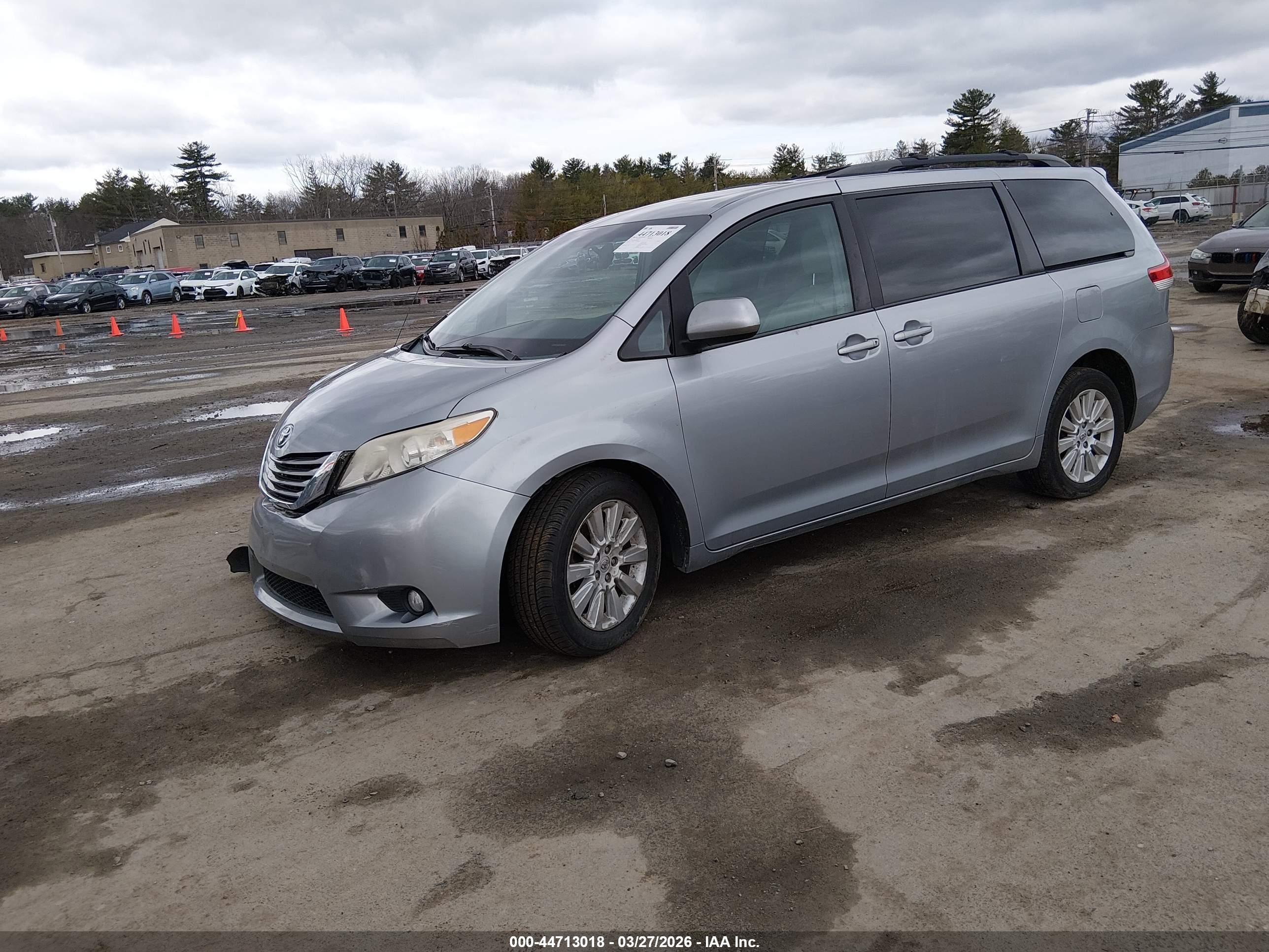 2013 Toyota Sienna Xle 7 Passenger Silver vin: 5TDDK3DC0DS057075