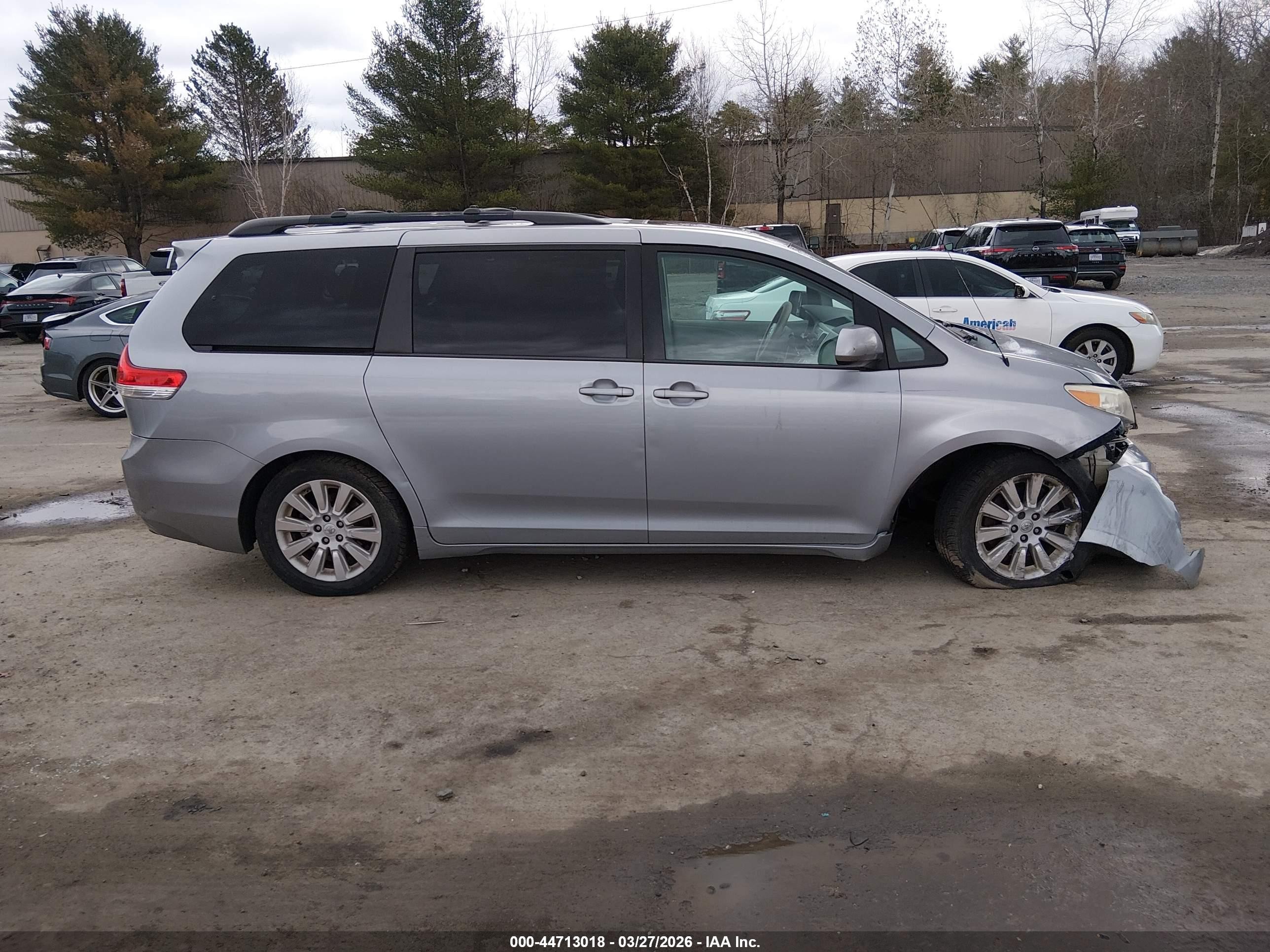 2013 Toyota Sienna Xle 7 Passenger Silver vin: 5TDDK3DC0DS057075