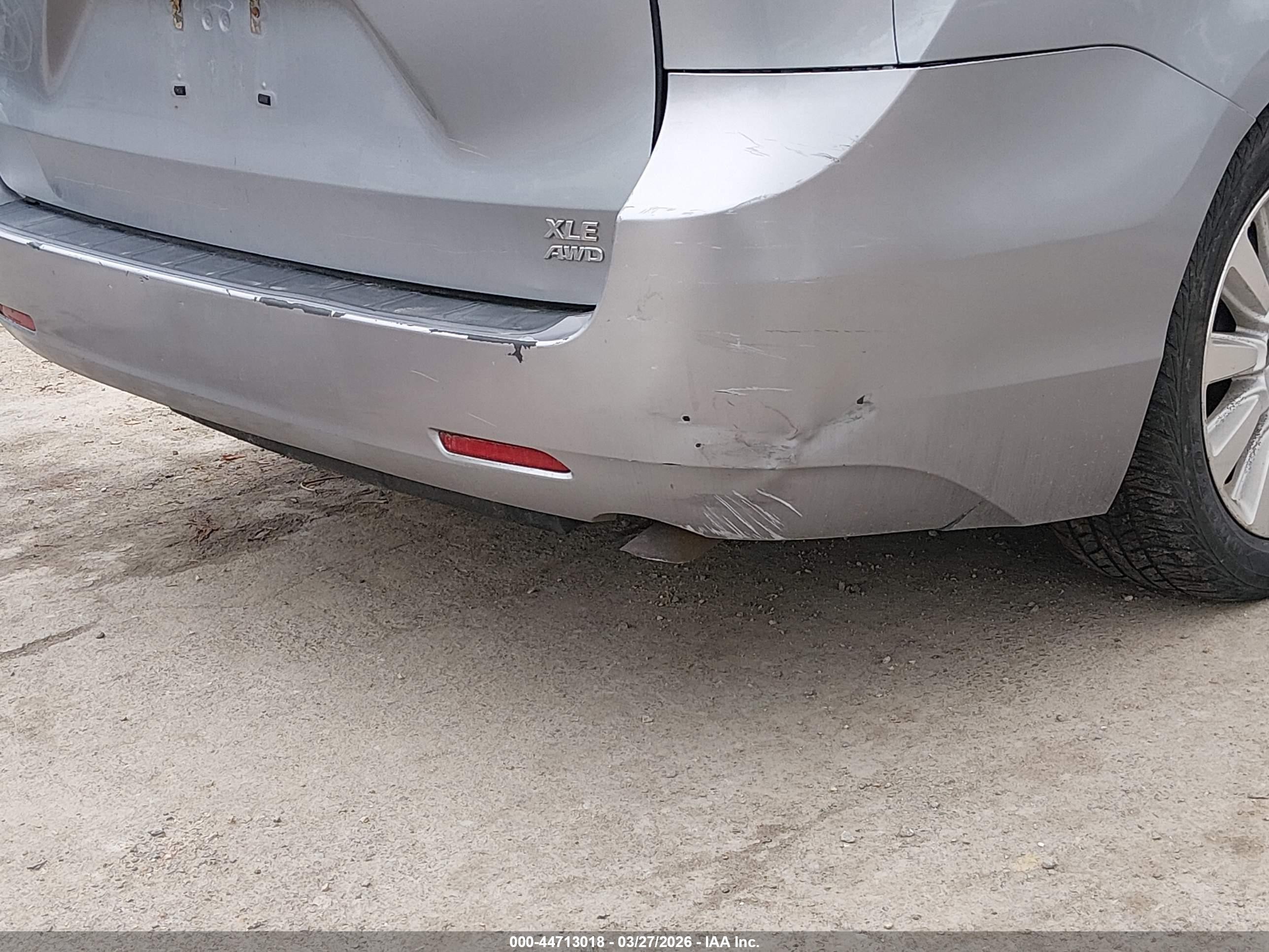 2013 Toyota Sienna Xle 7 Passenger Silver vin: 5TDDK3DC0DS057075