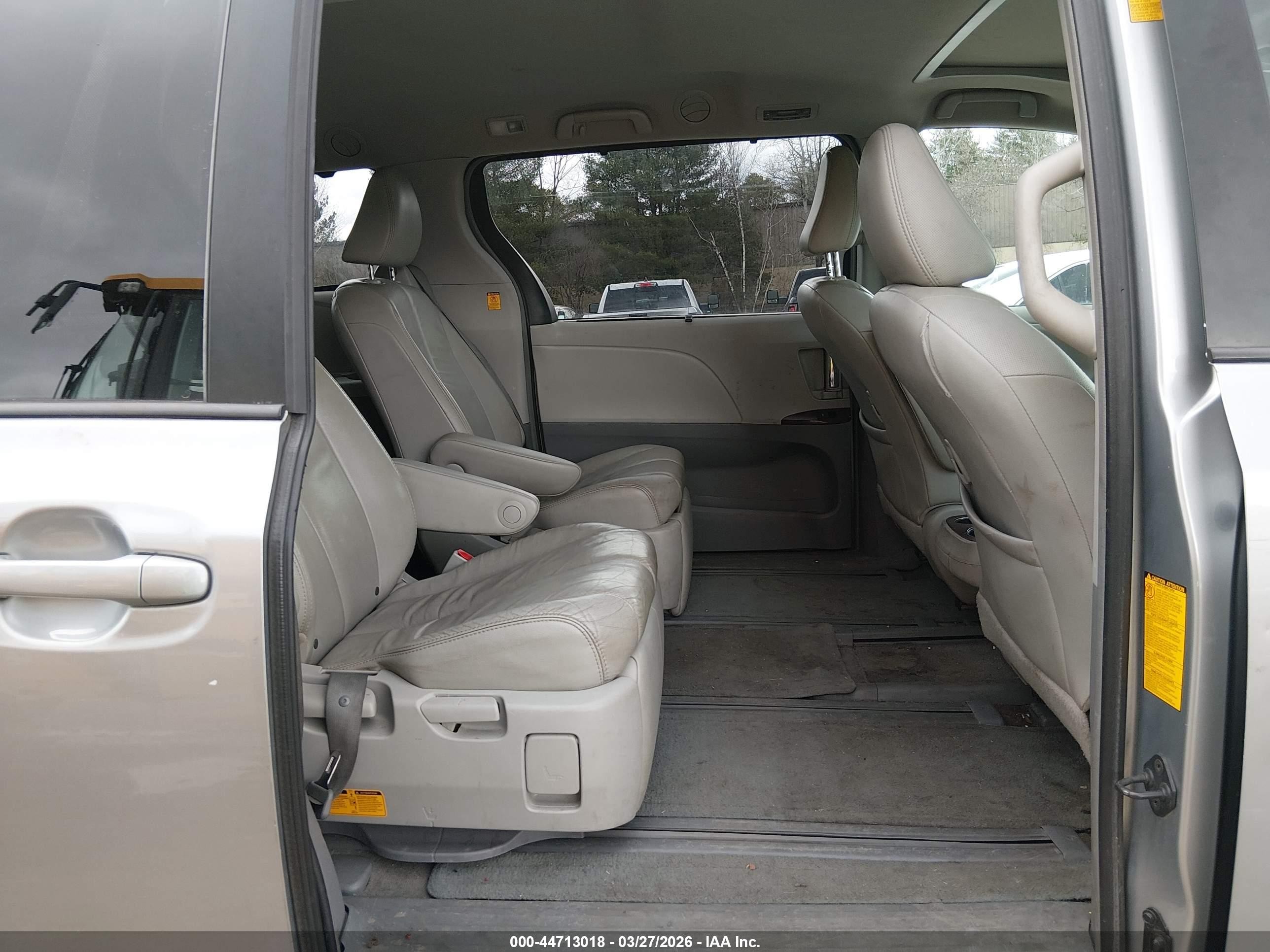 2013 Toyota Sienna Xle 7 Passenger Silver vin: 5TDDK3DC0DS057075