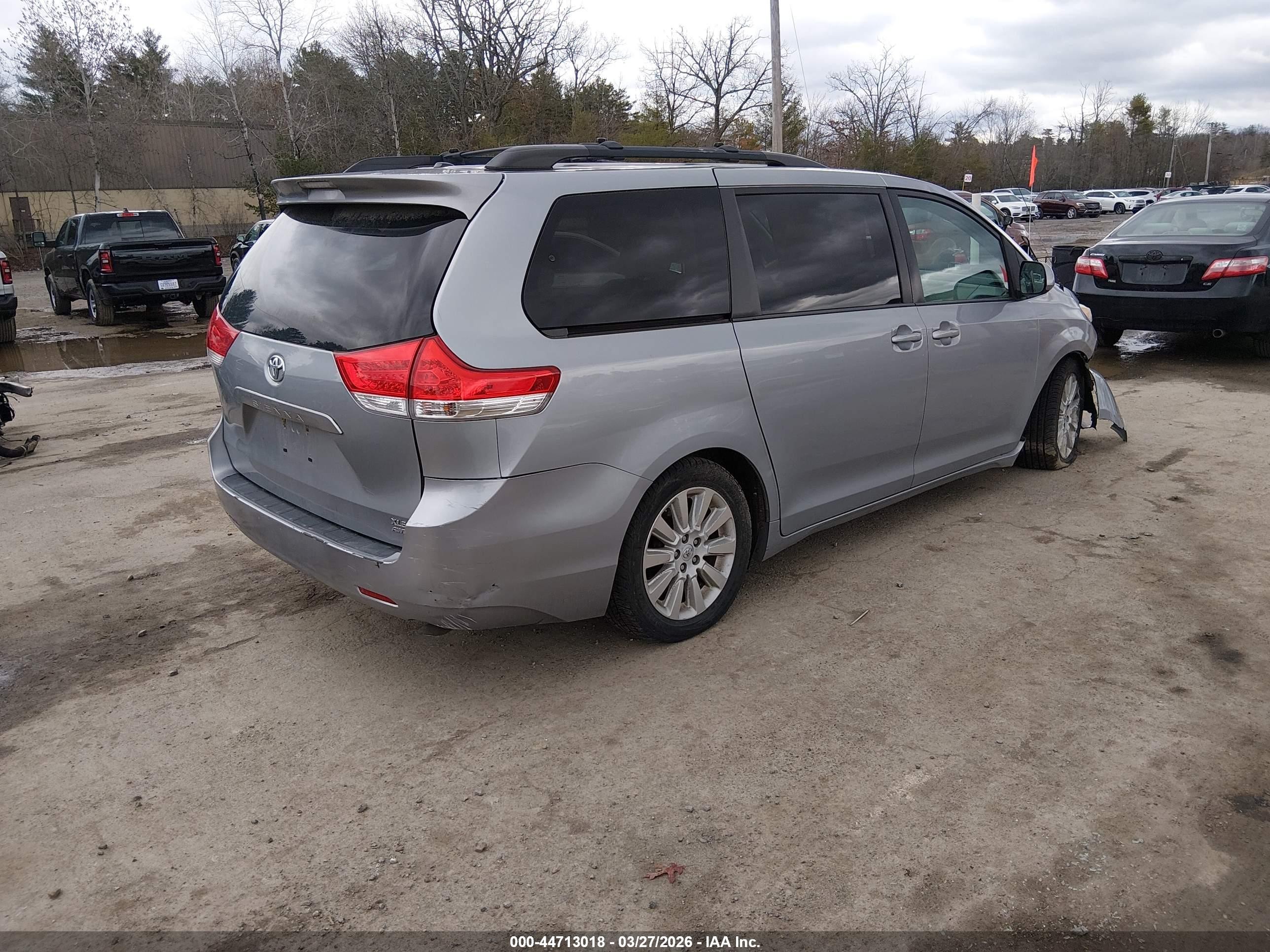 2013 Toyota Sienna Xle 7 Passenger Silver vin: 5TDDK3DC0DS057075