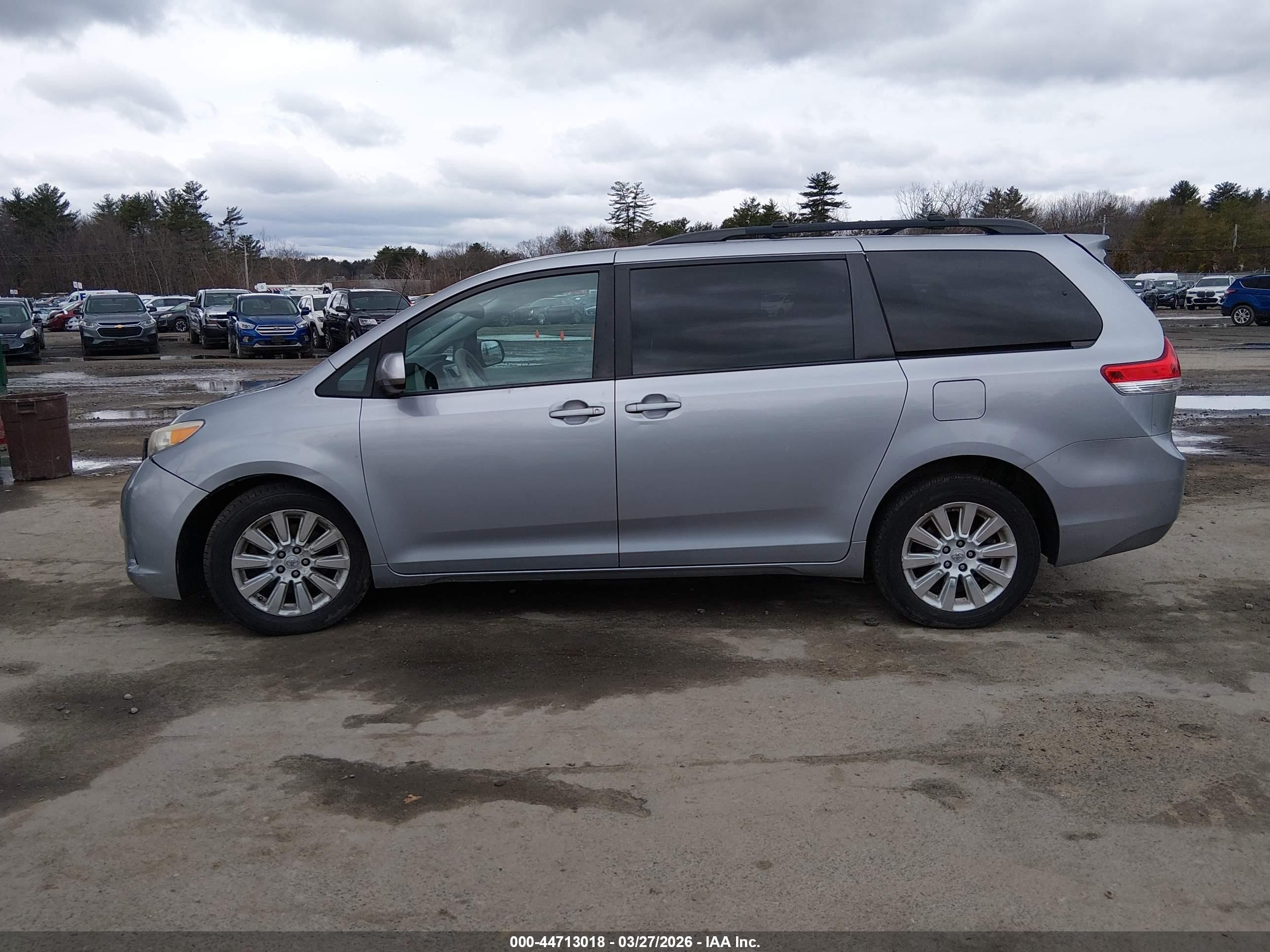 2013 Toyota Sienna Xle 7 Passenger Silver vin: 5TDDK3DC0DS057075