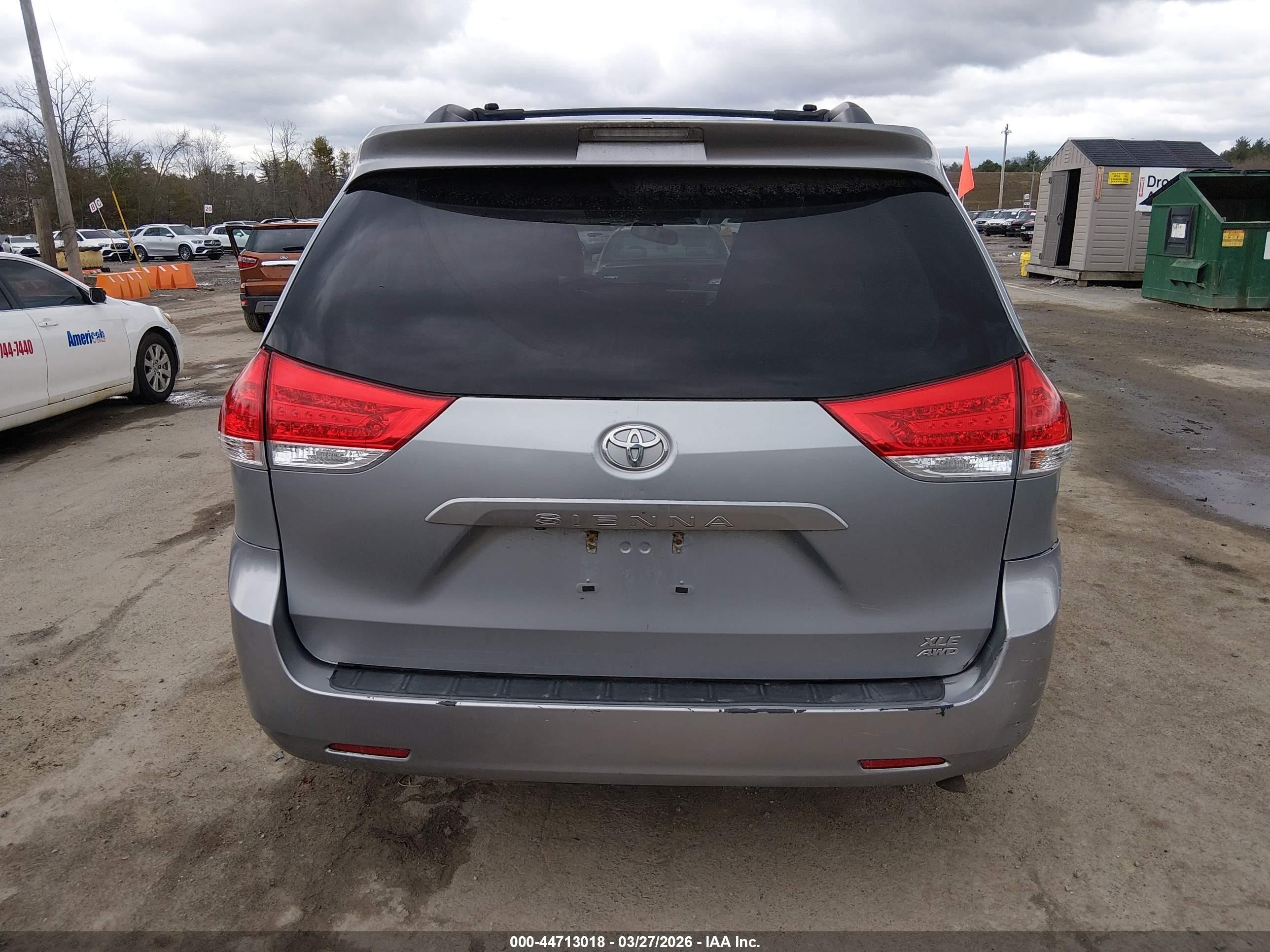 2013 Toyota Sienna Xle 7 Passenger Silver vin: 5TDDK3DC0DS057075