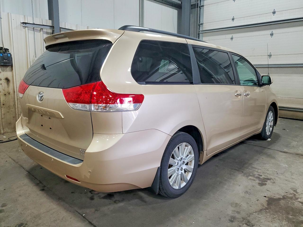 2013 Toyota Sienna Xle 7-passenger Gold vin: 5TDDK3DC0DS066505