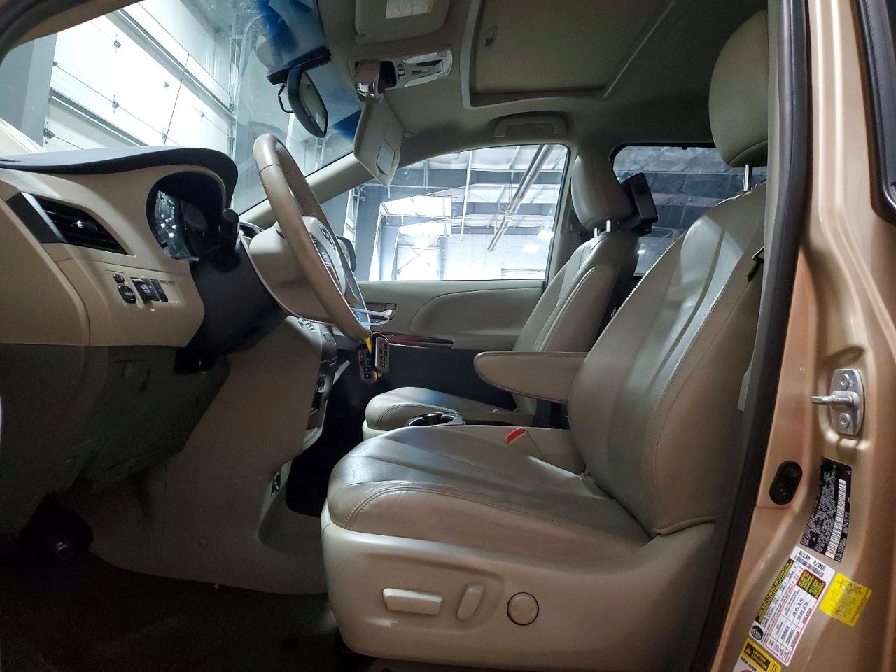 2013 Toyota Sienna Xle 7-passenger Gold vin: 5TDDK3DC0DS066505