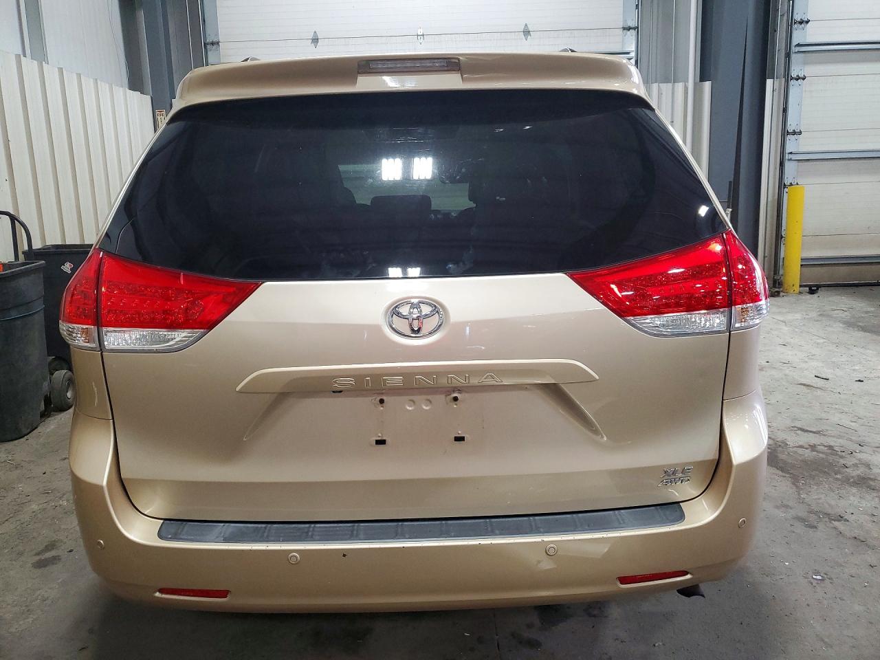 2013 Toyota Sienna Xle 7-passenger Gold vin: 5TDDK3DC0DS066505