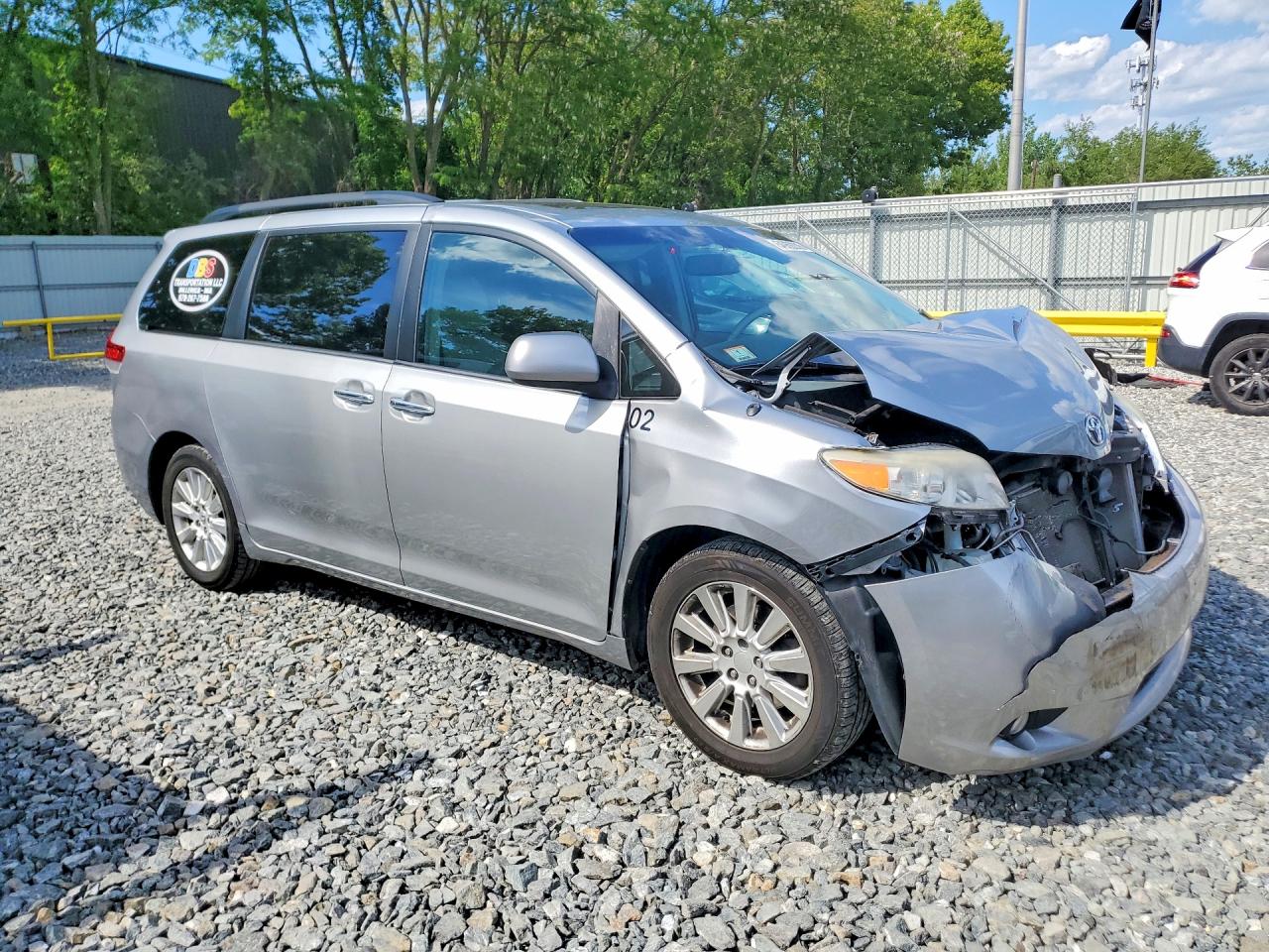 2014 Toyota Sienna Xle 7-passenger Silver vin: 5TDDK3DC0ES072628
