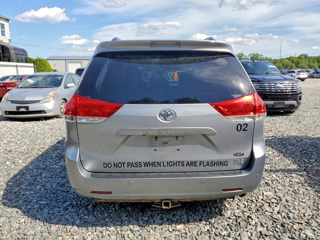 2014 Toyota Sienna Xle 7-passenger Silver vin: 5TDDK3DC0ES072628