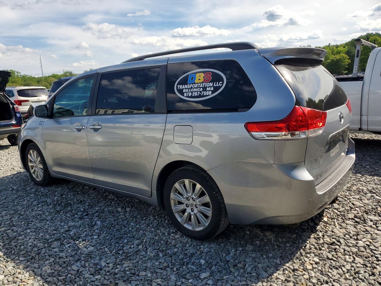 2014 Toyota Sienna Xle 7-passenger Silver vin: 5TDDK3DC0ES072628