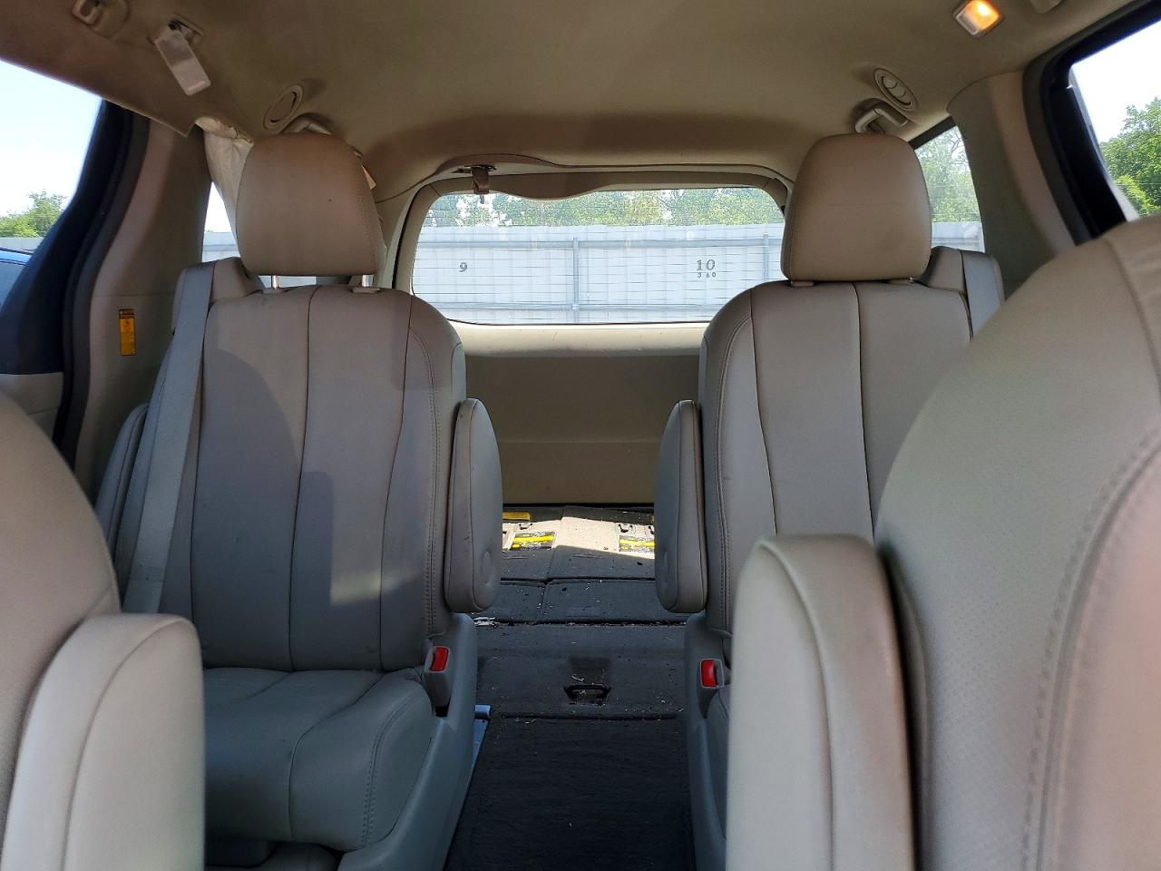 2014 Toyota Sienna Xle 7-passenger Красный vin: 5TDDK3DC0ES074010