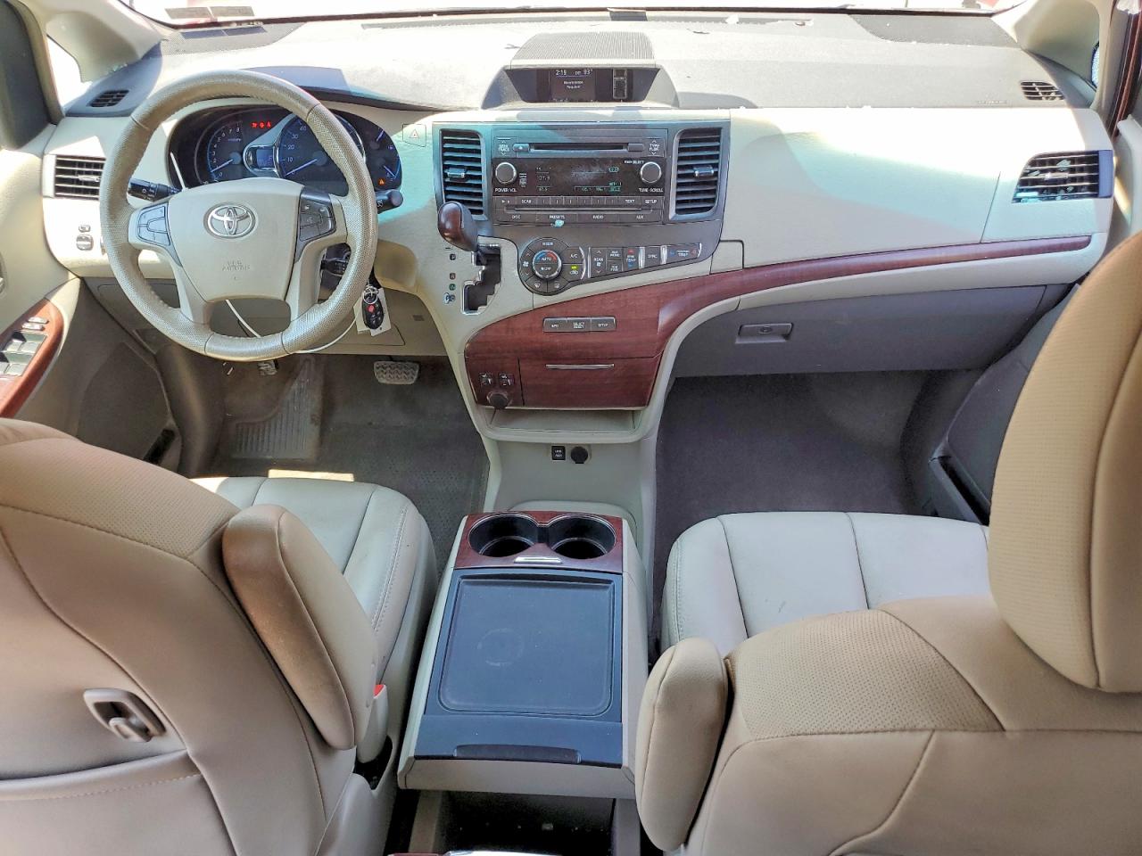 2014 Toyota Sienna Xle 7-passenger Красный vin: 5TDDK3DC0ES074010