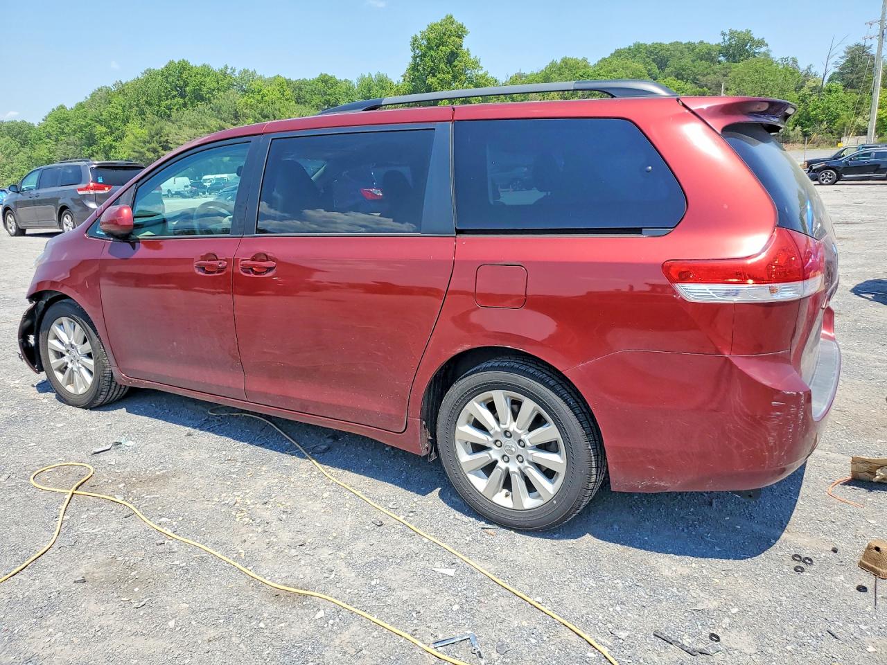 2014 Toyota Sienna Xle 7-passenger Красный vin: 5TDDK3DC0ES074010