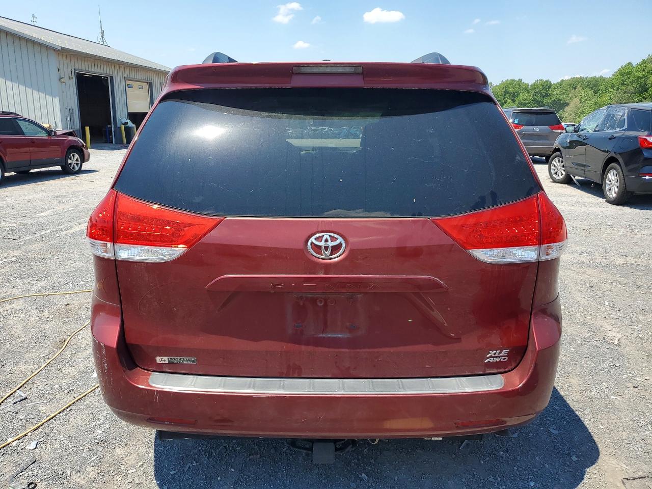 2014 Toyota Sienna Xle 7-passenger Красный vin: 5TDDK3DC0ES074010