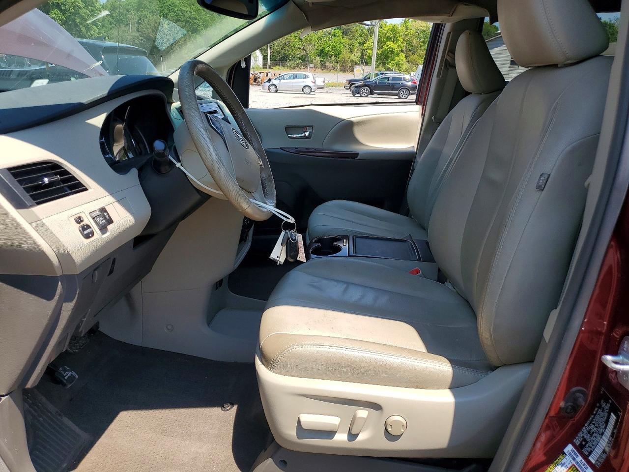 2014 Toyota Sienna Xle 7-passenger Красный vin: 5TDDK3DC0ES074010