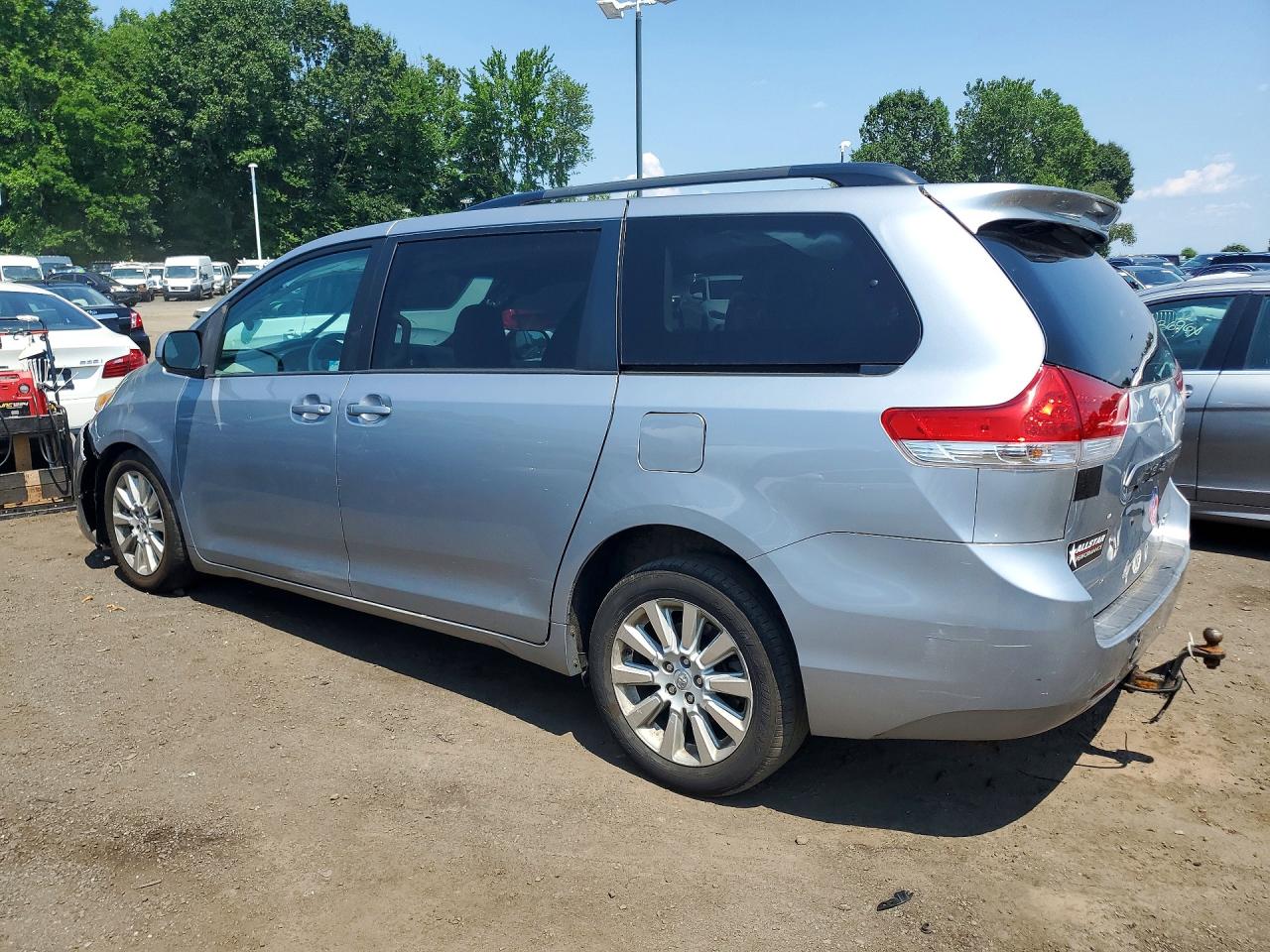 2014 Toyota Sienna Xle 7-passenger Silver vin: 5TDDK3DC0ES078543
