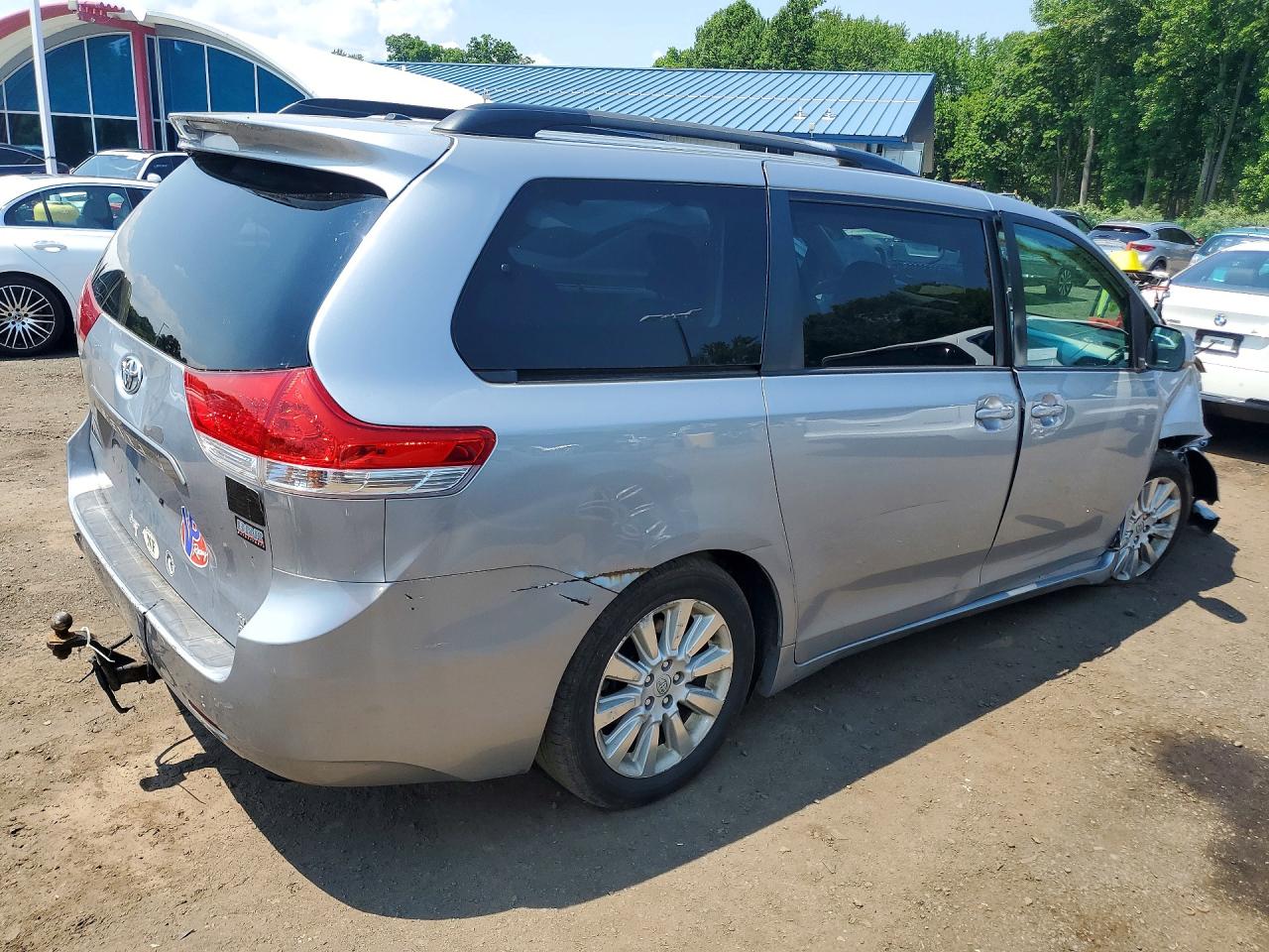 2014 Toyota Sienna Xle 7-passenger Silver vin: 5TDDK3DC0ES078543