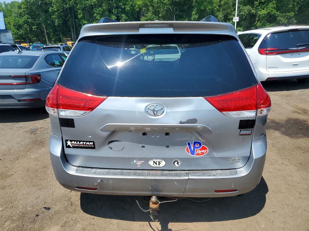 2014 Toyota Sienna Xle 7-passenger Silver vin: 5TDDK3DC0ES078543