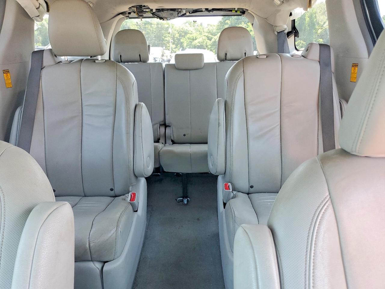 2014 Toyota Sienna Xle 7-passenger Silver vin: 5TDDK3DC0ES078543