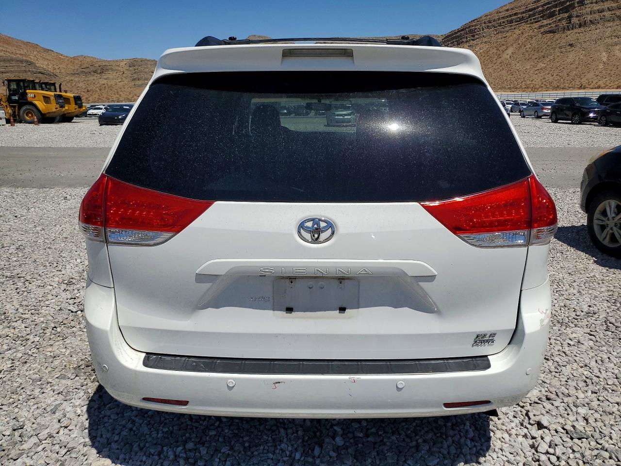 2014 Toyota Sienna Xle 7-passenger White vin: 5TDDK3DC0ES079210