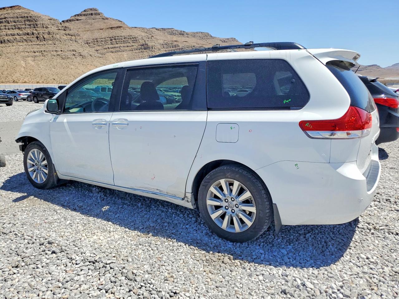 2014 Toyota Sienna Xle 7-passenger White vin: 5TDDK3DC0ES079210