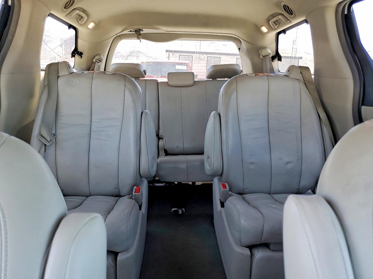2014 Toyota Sienna Xle 7-passenger White vin: 5TDDK3DC0ES079210