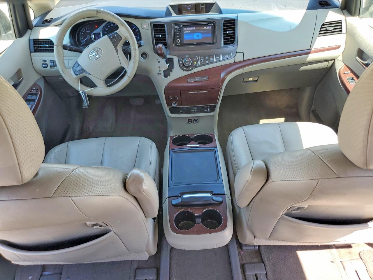 2014 Toyota Sienna Xle 7-passenger White vin: 5TDDK3DC0ES079210