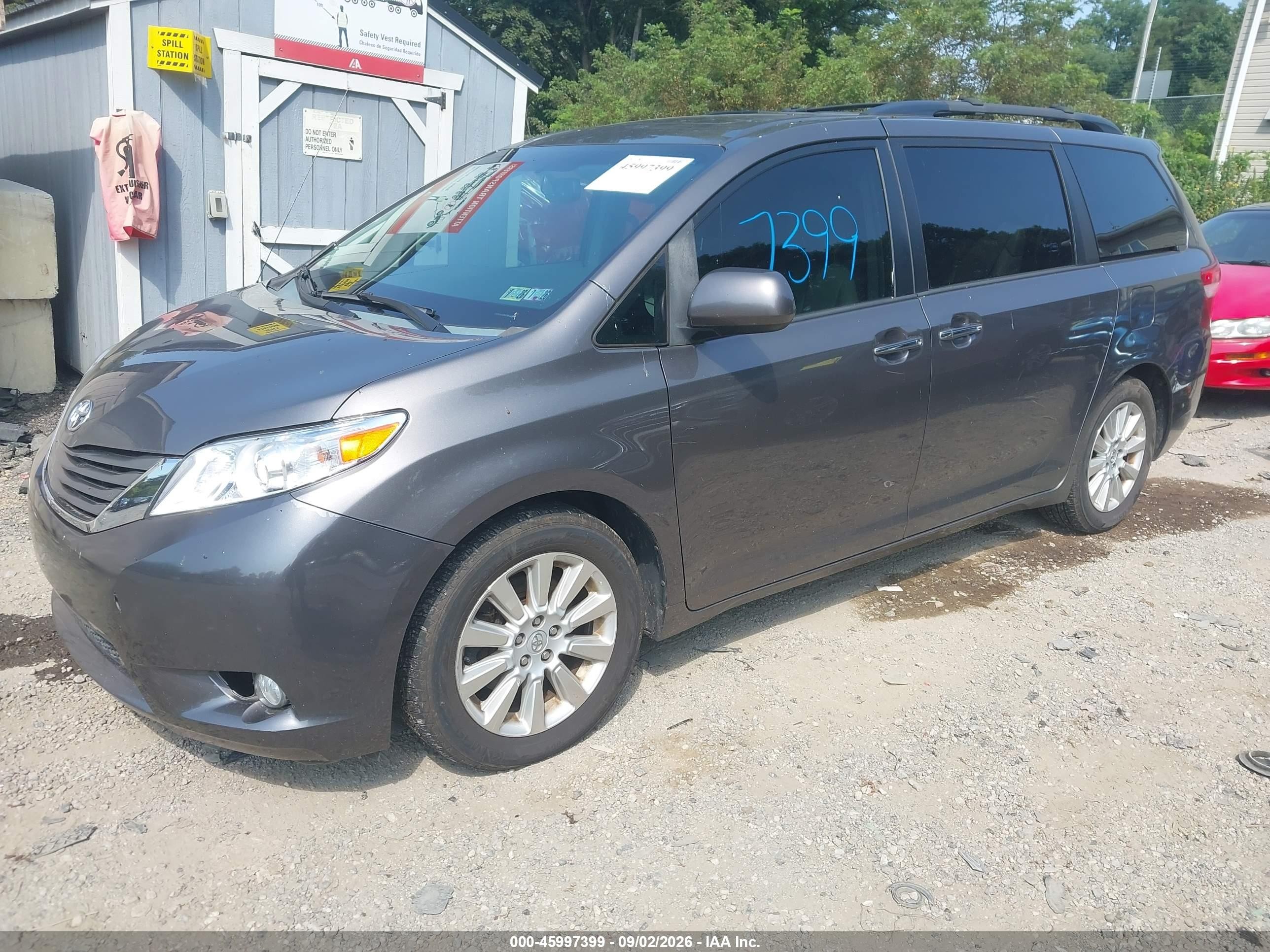 2014 Toyota Sienna Xle 7 Passenger Серый vin: 5TDDK3DC0ES087596