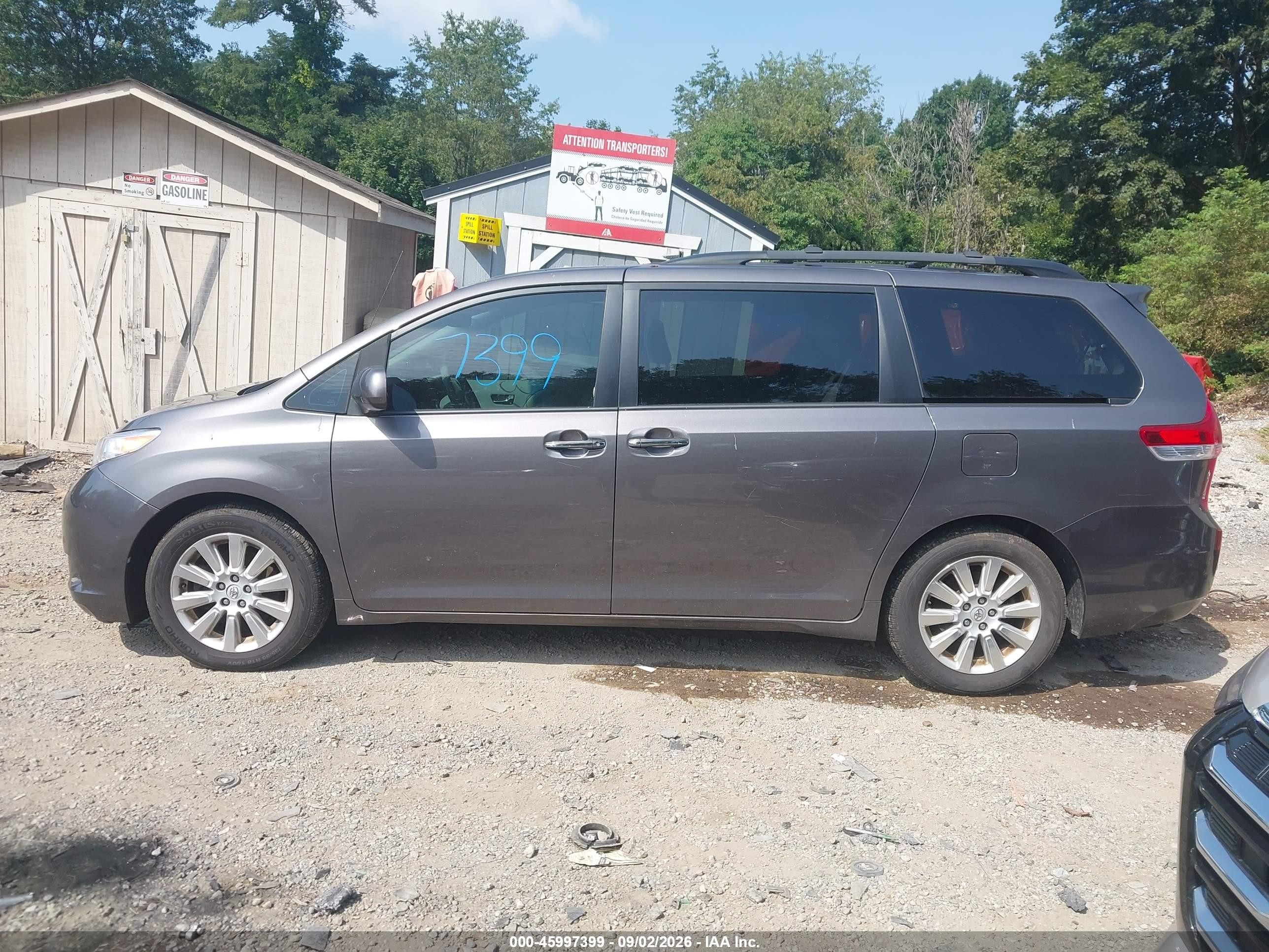 2014 Toyota Sienna Xle 7 Passenger Серый vin: 5TDDK3DC0ES087596