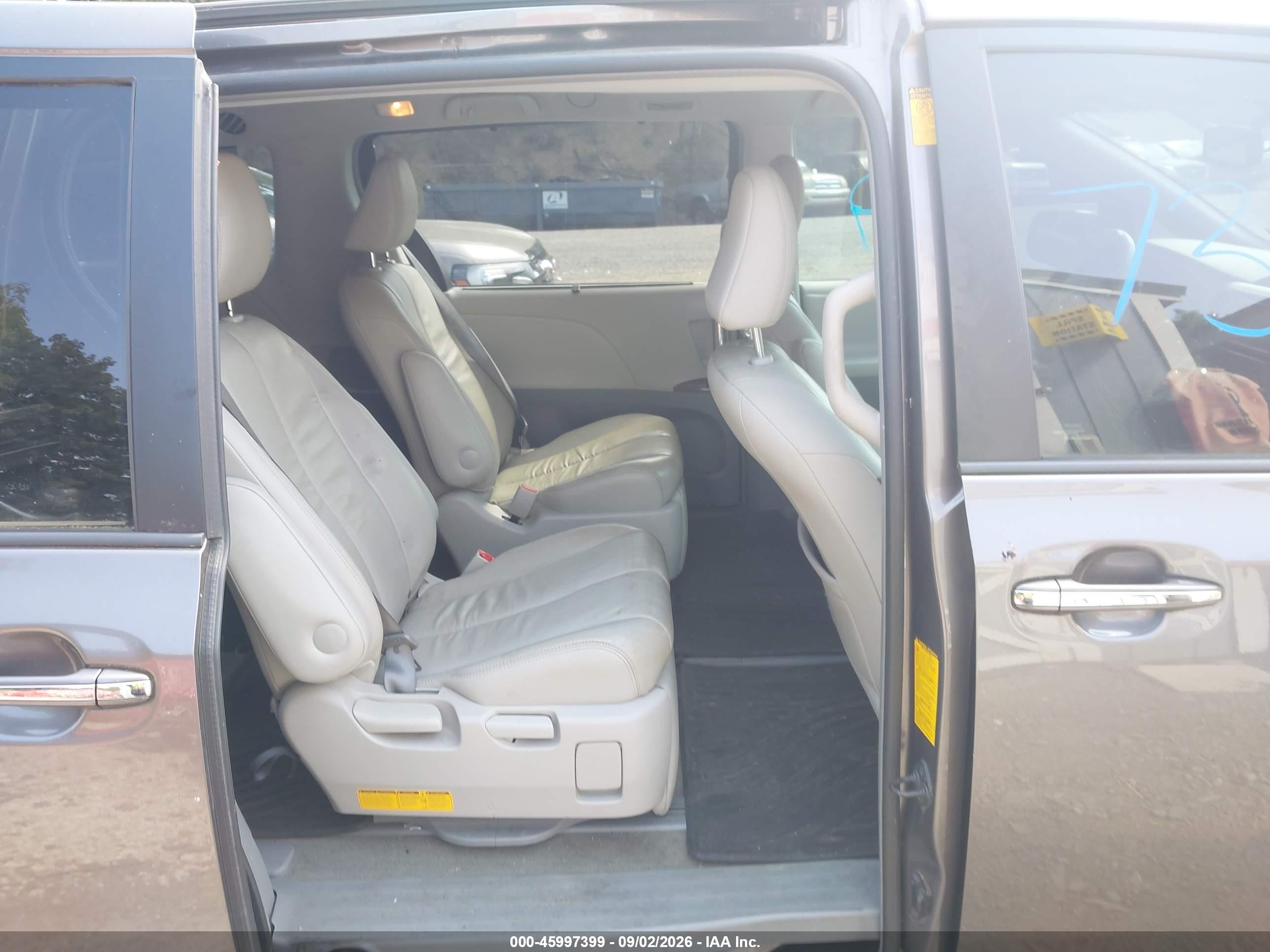 2014 Toyota Sienna Xle 7 Passenger Серый vin: 5TDDK3DC0ES087596