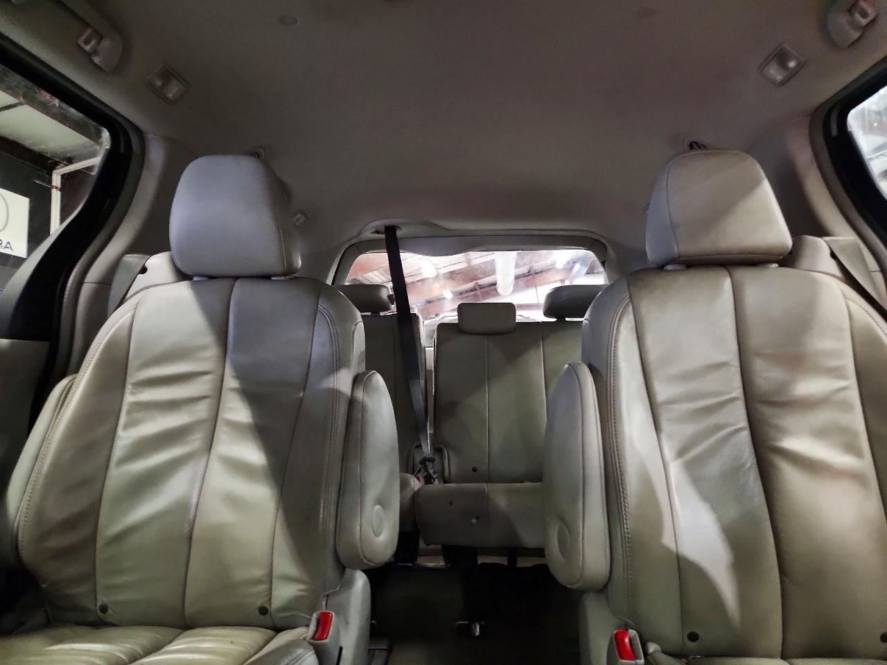 2014 Toyota Sienna Xle 7-passenger Silver vin: 5TDDK3DC0ES090711